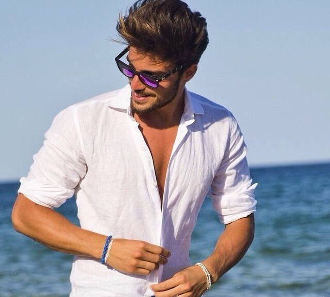 Plajda Yakışıklı Adam Duvar Kağıdı