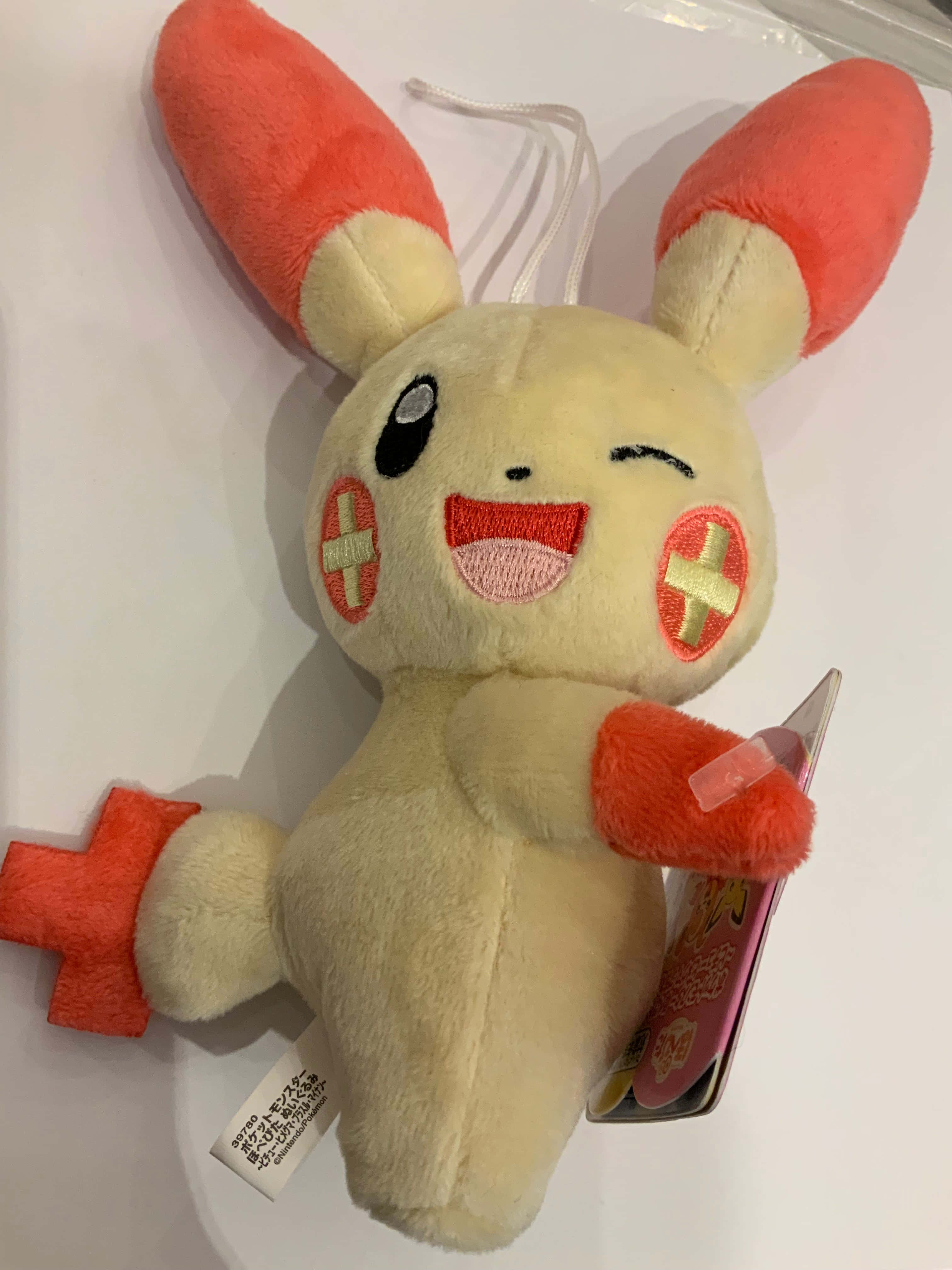 Plusle Peluş Oyuncak Duvar Kağıdı