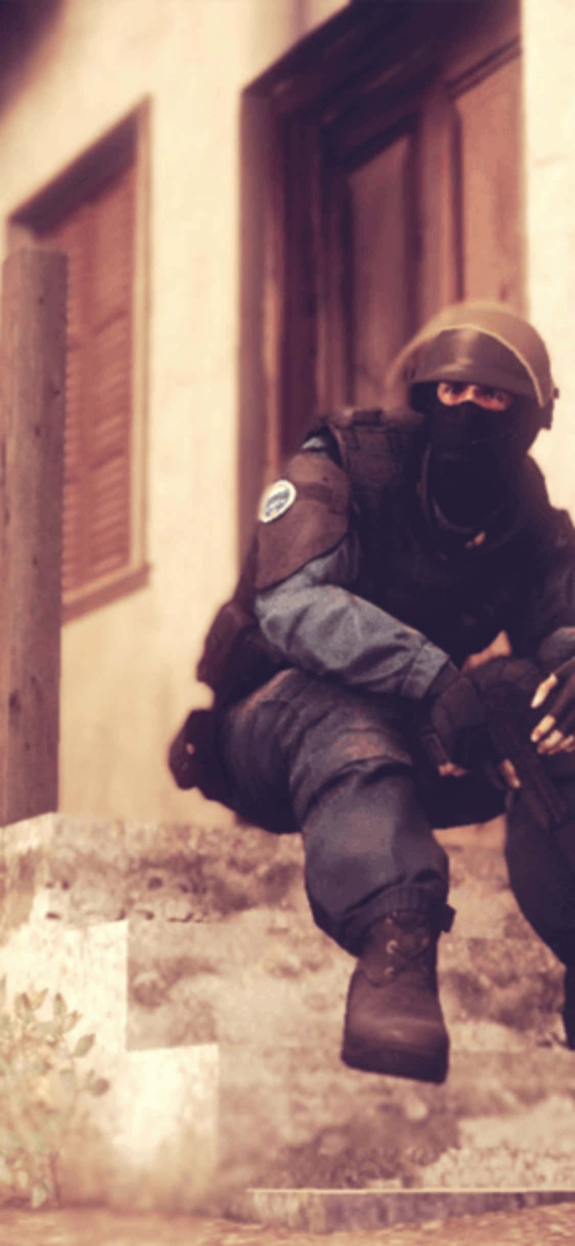 Profesyonel Bir Oyuncu, iPhone XS'te Counter-Strike: Global Offensive'de Yarışıyor Duvar Kağıdı