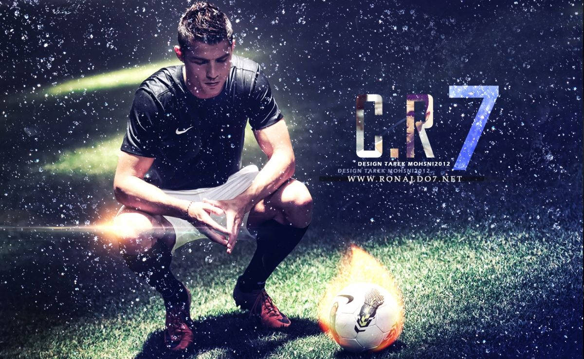 Profesyonel Sporcu Cristiano Ronaldo Hazırlıkta Odaklanmış Duvar Kağıdı