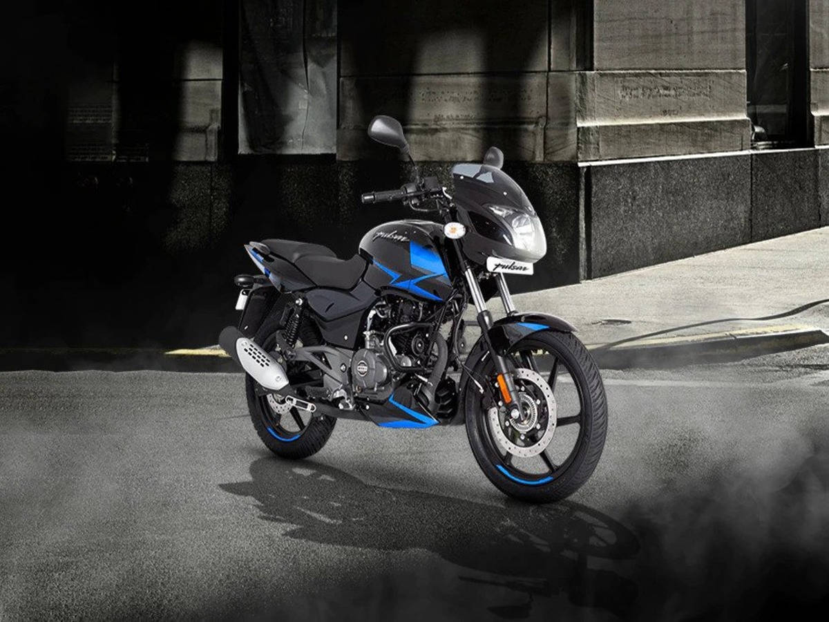 Pulsar 150 Asfalt Üzerinde Duvar Kağıdı