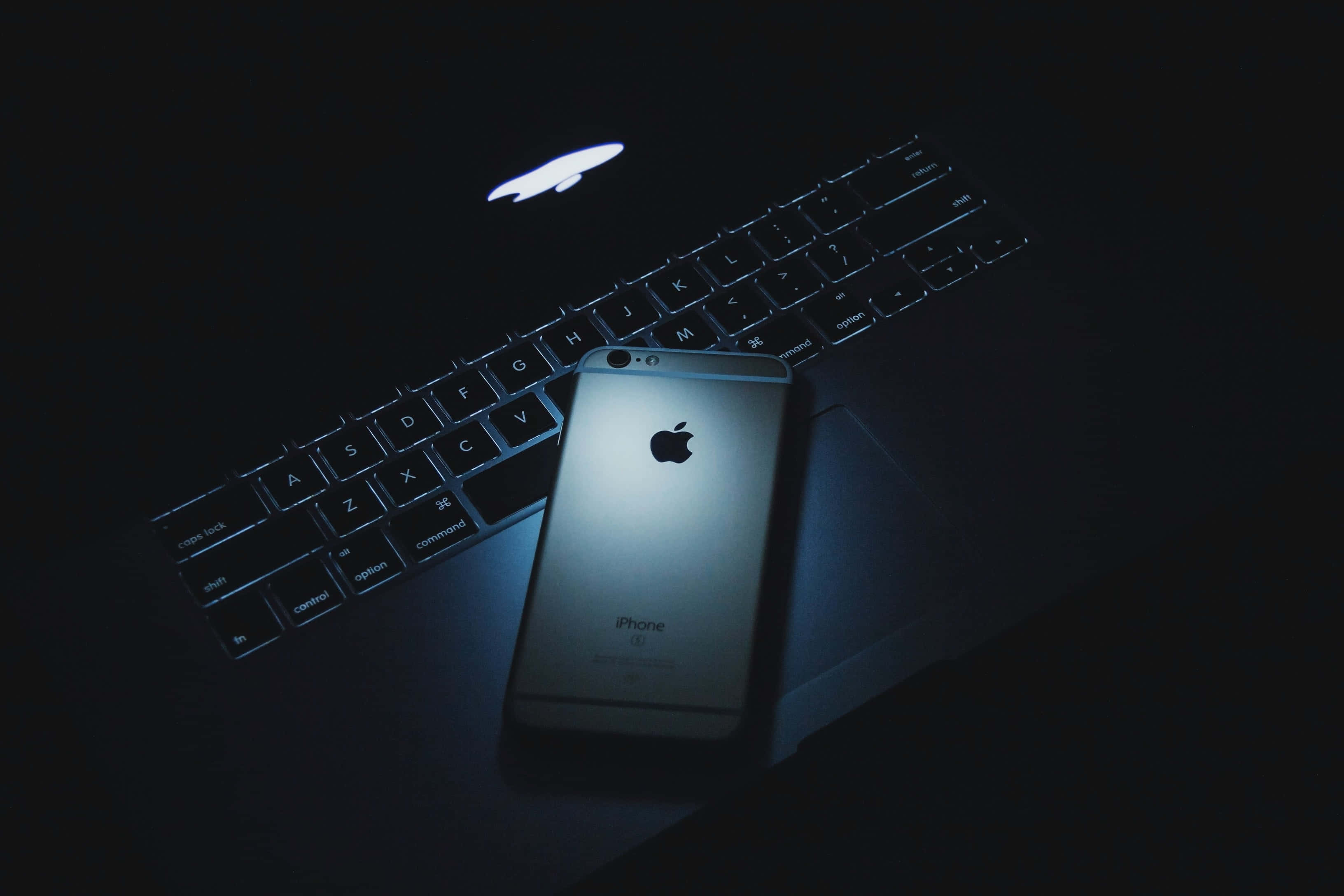Rahat MacBook Deneyiminin Keyfini Çıkarın Duvar Kağıdı