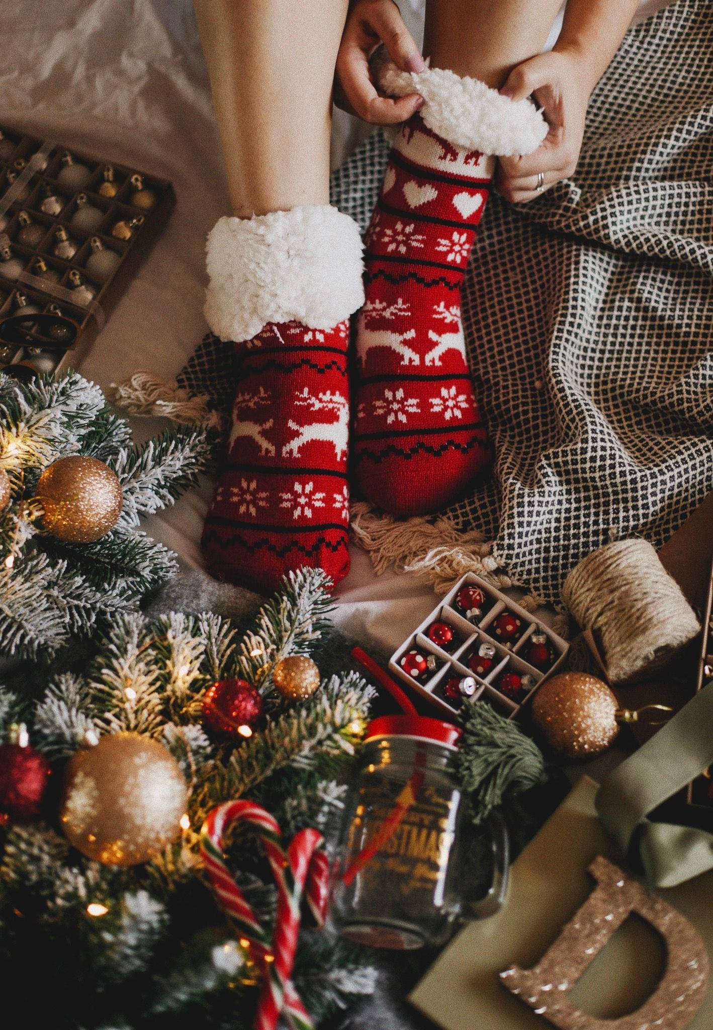 Rahat Noel Estetiği Kırmızı Çoraplar Duvar Kağıdı