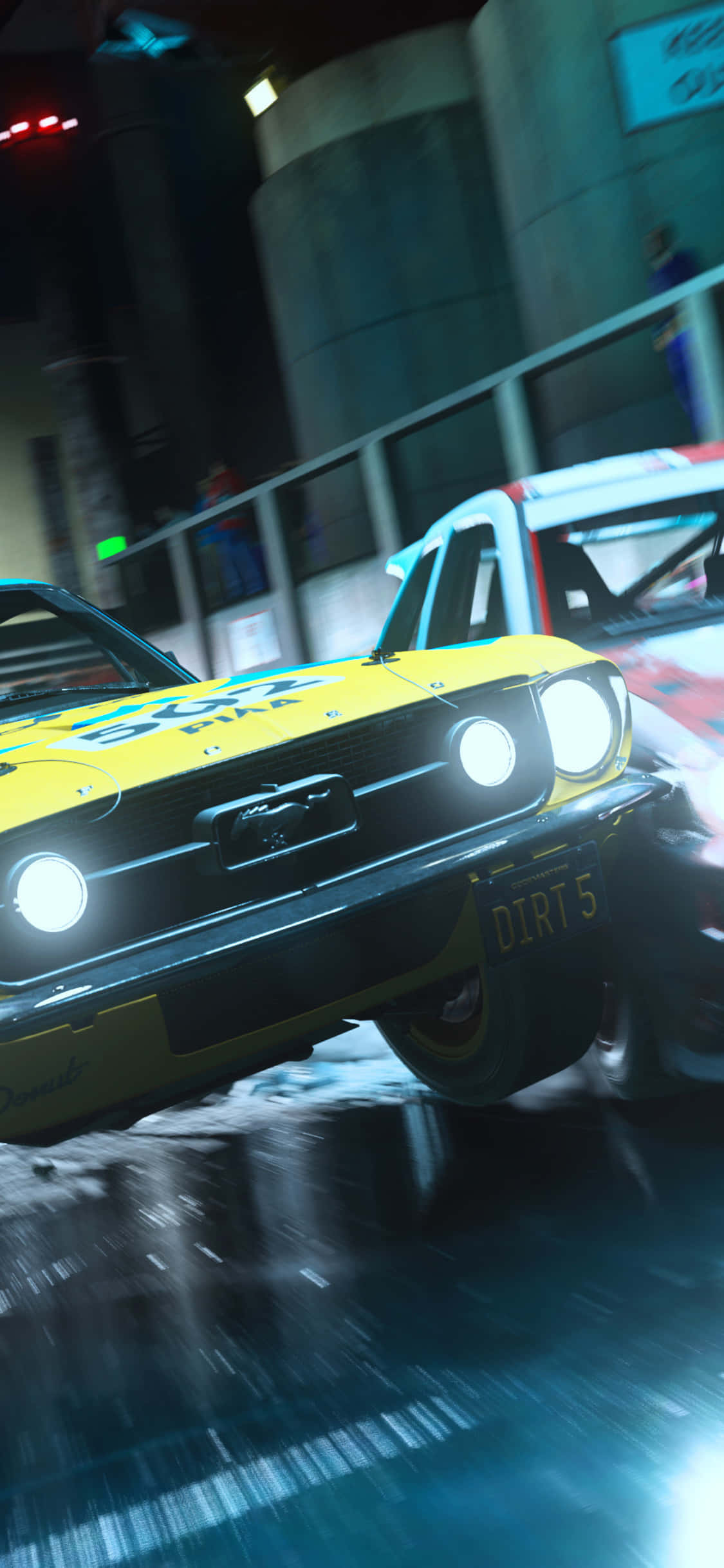 Renkli bir arka plana karşı hız yapan beyaz Dirt Rally arabası Duvar Kağıdı