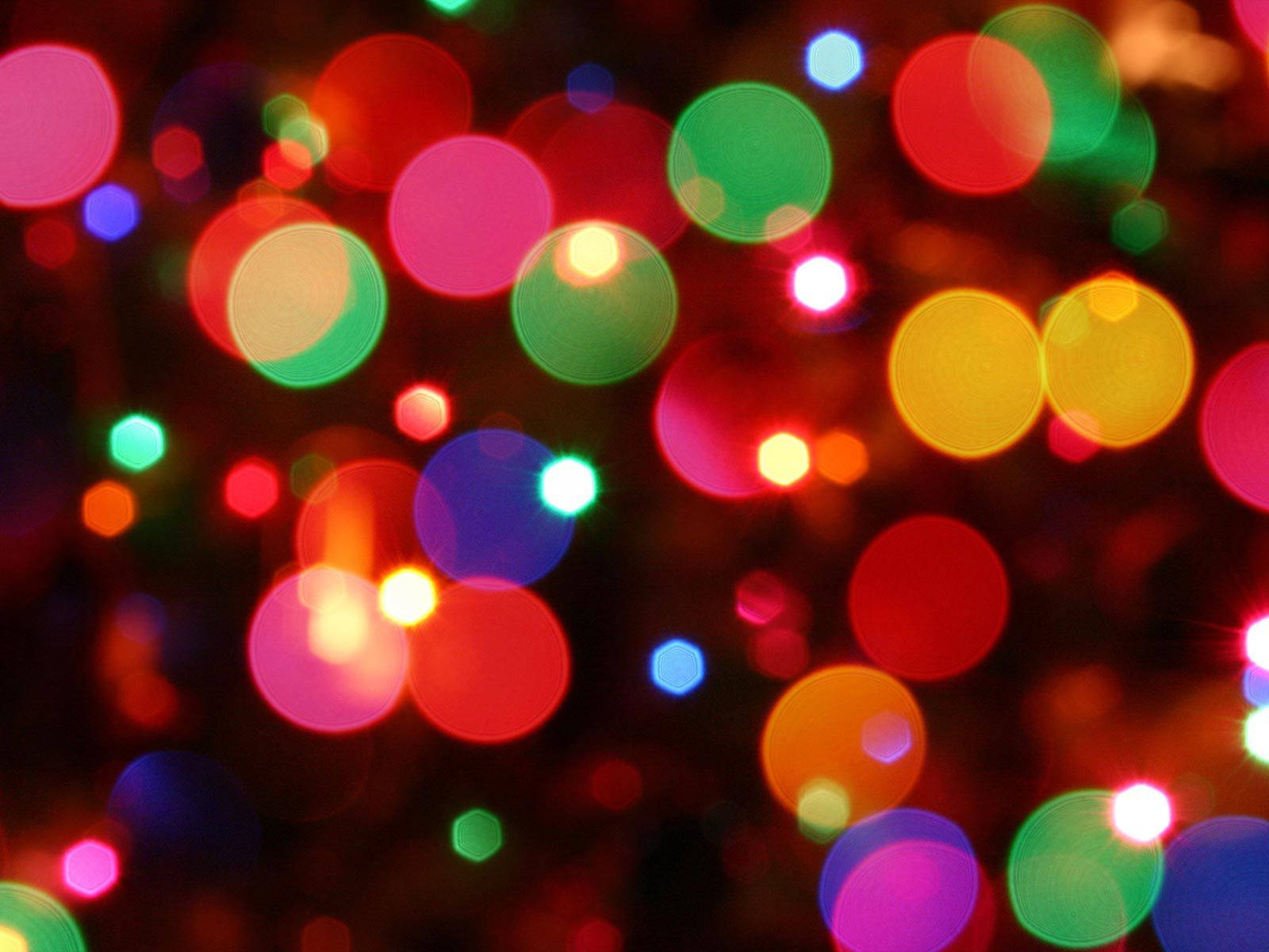 Renkli ve Şenlikli Noel Işıkları Bokeh Görüntüsü Duvar Kağıdı