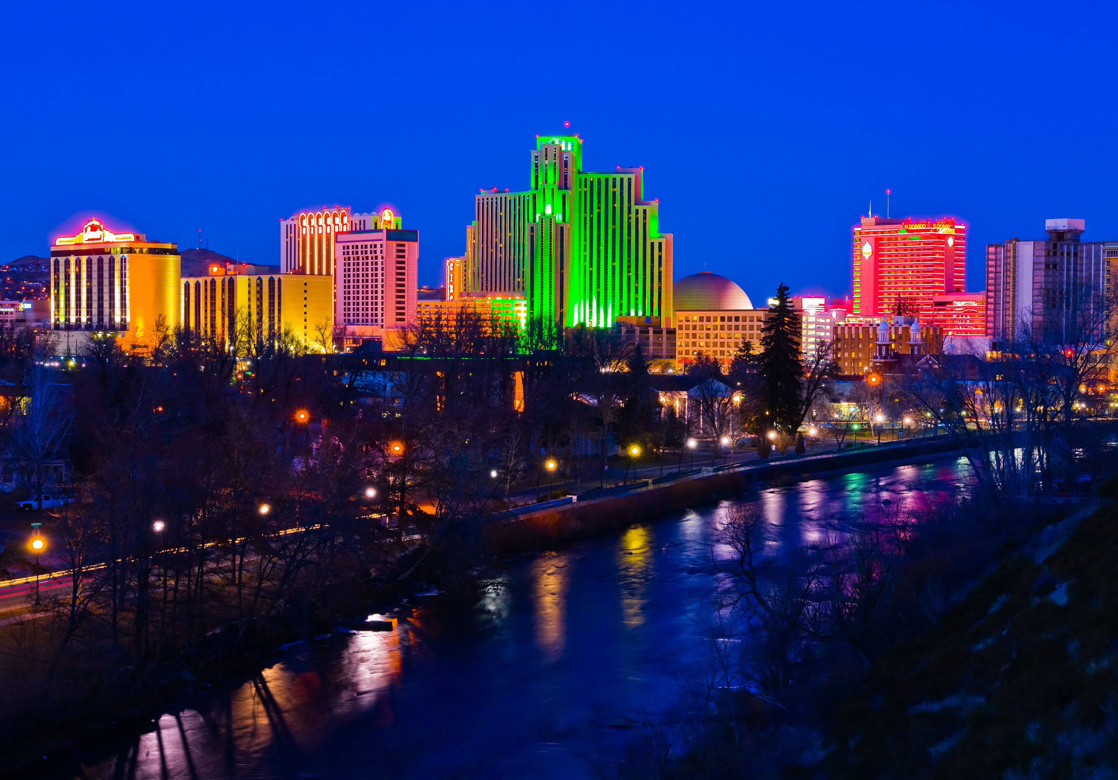 Reno'nun Parıldayan Neon Işıkları Duvar Kağıdı