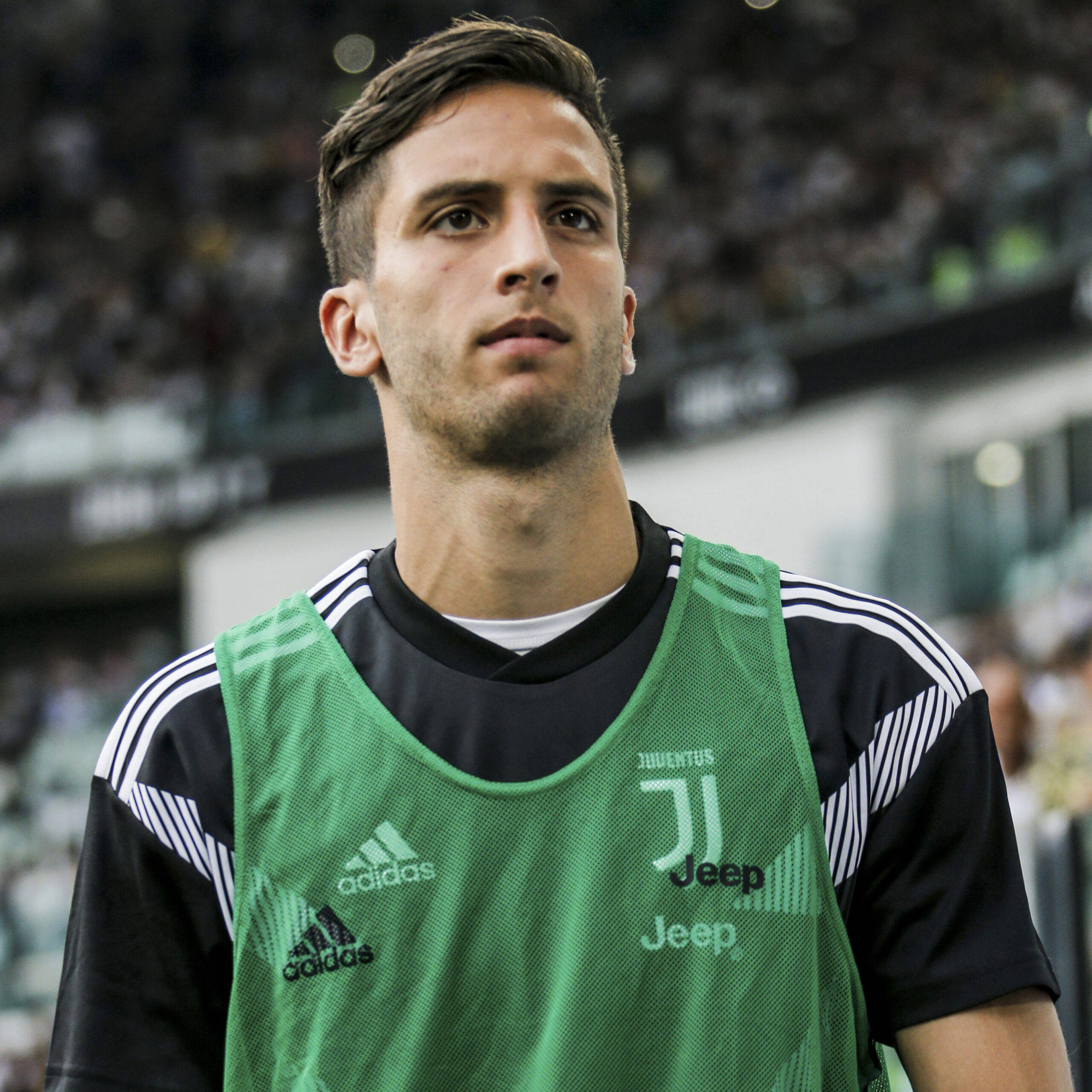 Rodrigo Bentancur Yeşil Forma Giymiş Duvar Kağıdı