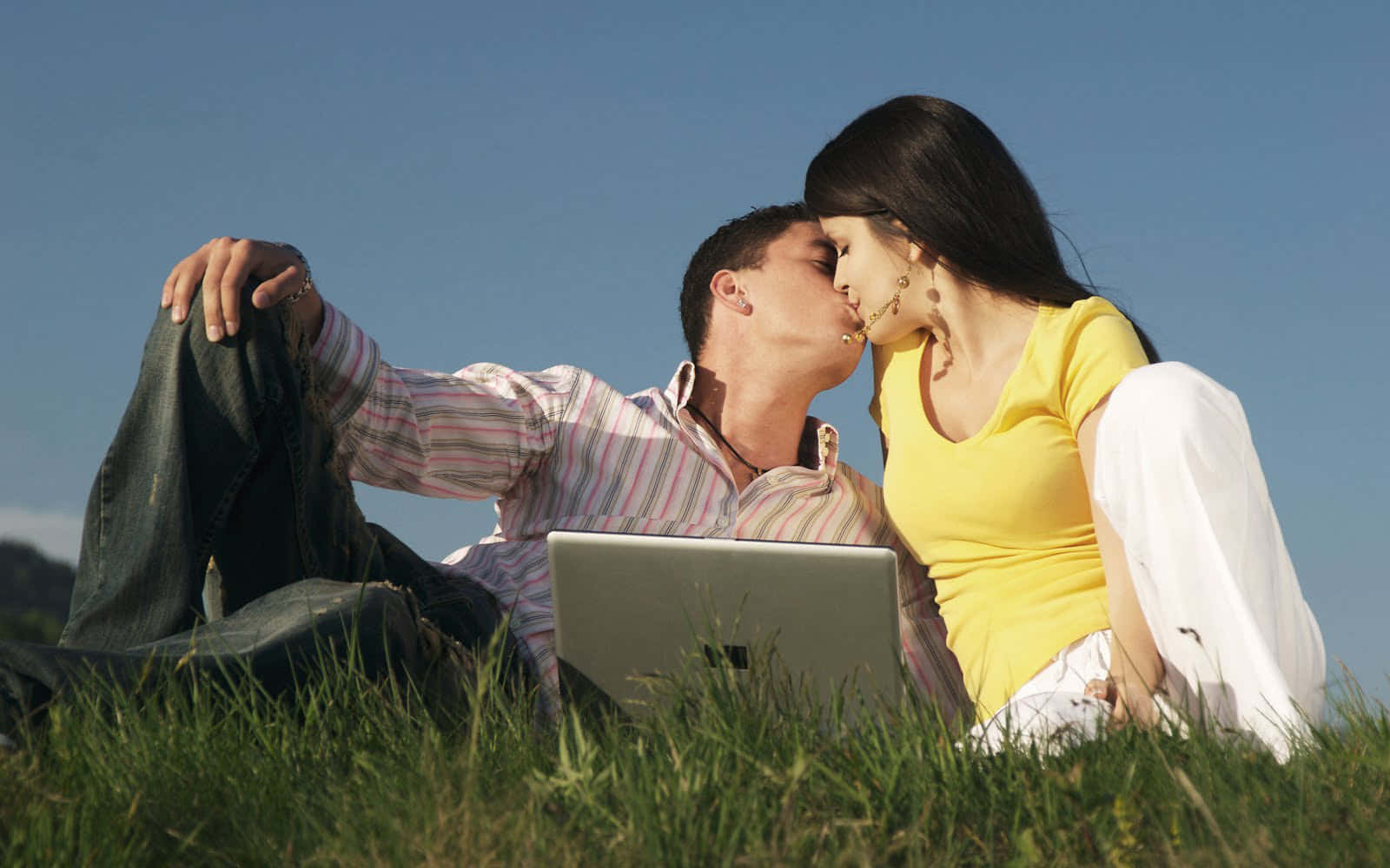 Romantik Aşk Öpücüğü İlham Veren Duvar Kağıdı
