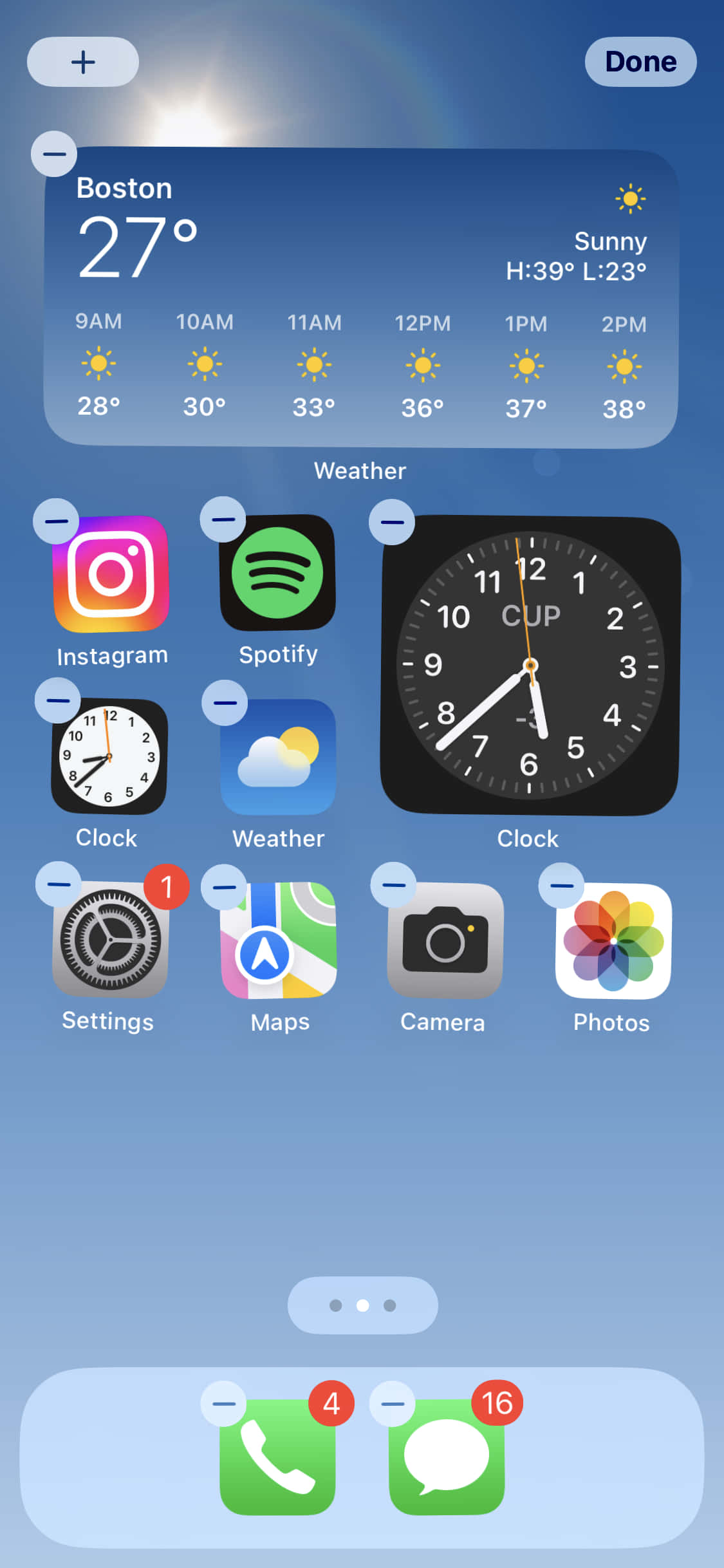 saat ve diğer simgelerin olduğu bir iPhone ekran görüntüsü Duvar Kağıdı