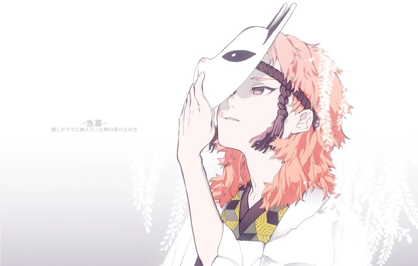 Beyaz wisteria çiçekleriyle Kitsune maskesi takan Sabito'yu gösteren Demon Slayer duvar kağıdı
