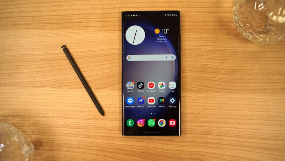 Samsung S23 Ultra S Pen Masada Duvar Kağıdı