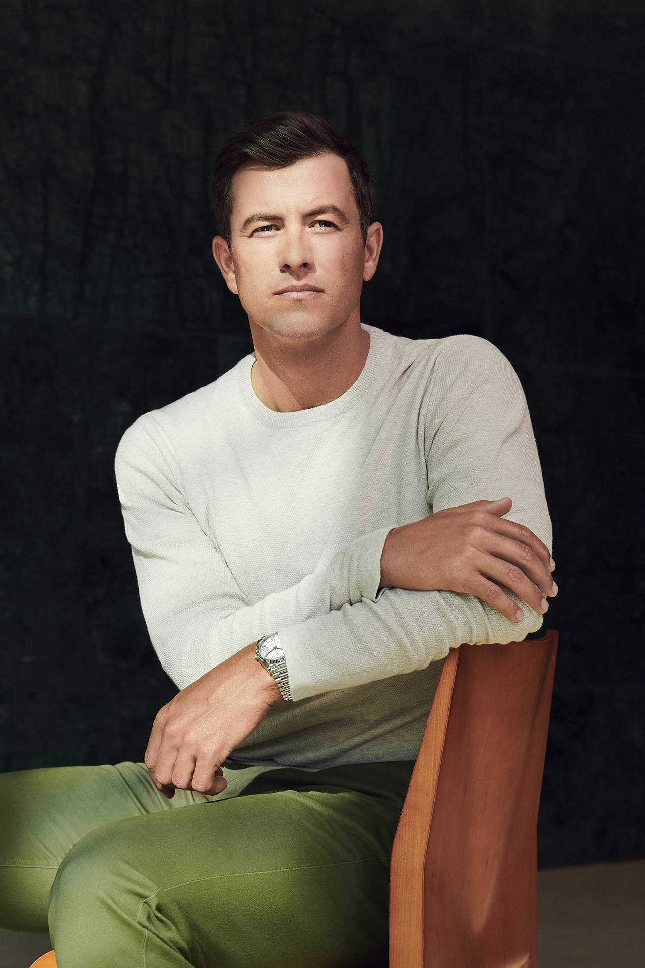 Sandalyede Adam Scott Duvar Kağıdı