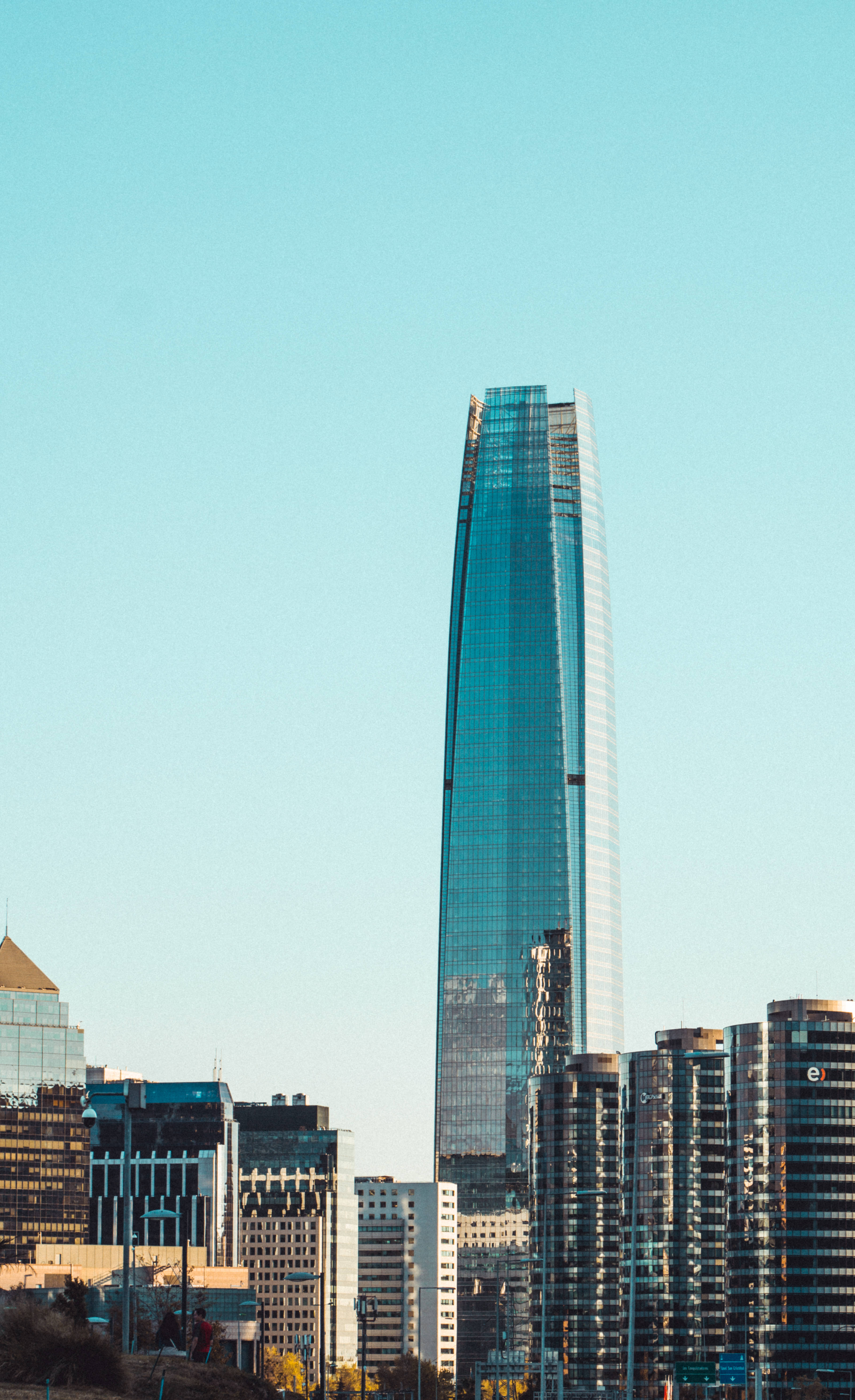 Santiago Şili Costanera Center Mavi Gökyüzü Duvar Kağıdı