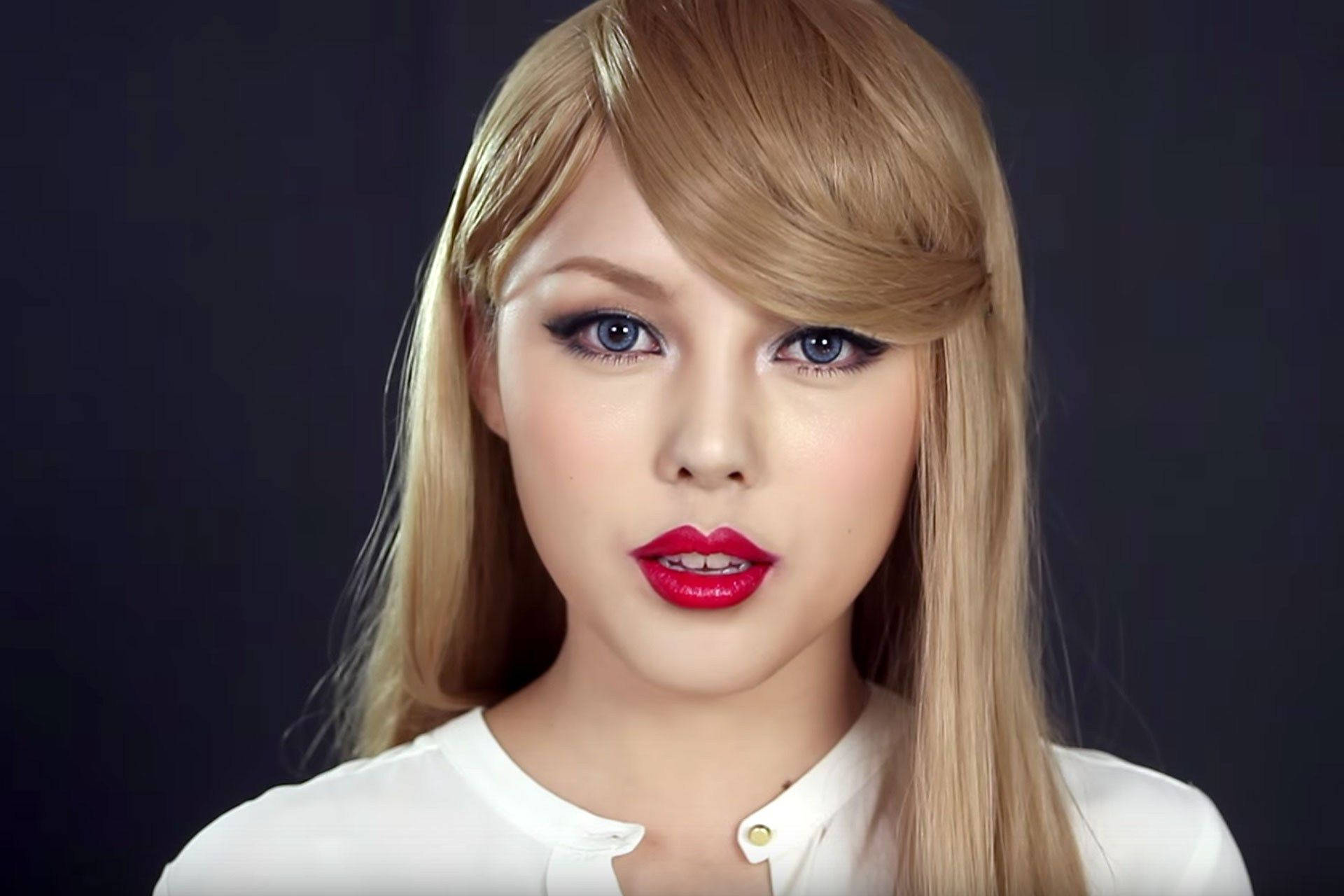 Taylor Swift düz saçlı ve mükemmel kırmızı dudaklı duvar kağıdı.