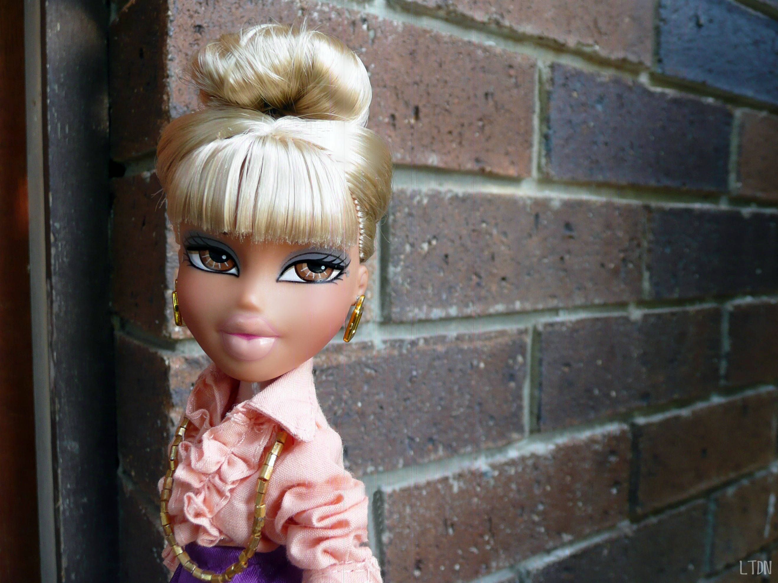 Sarışın Bratz Estetik Bebek Duvar Kağıdı
