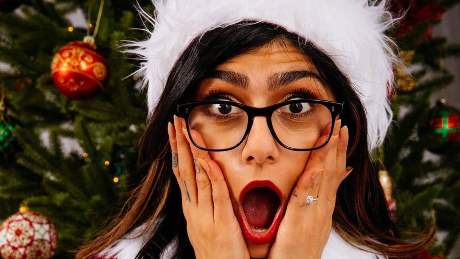 Şaşırmış Mia Khalifa Fotoğrafı Duvar Kağıdı