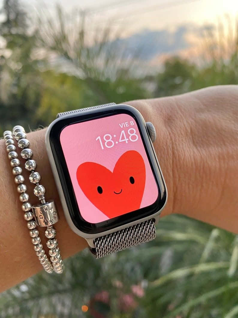 Sevimli Apple Watch Yüzü Kalp Duvar Kağıdı