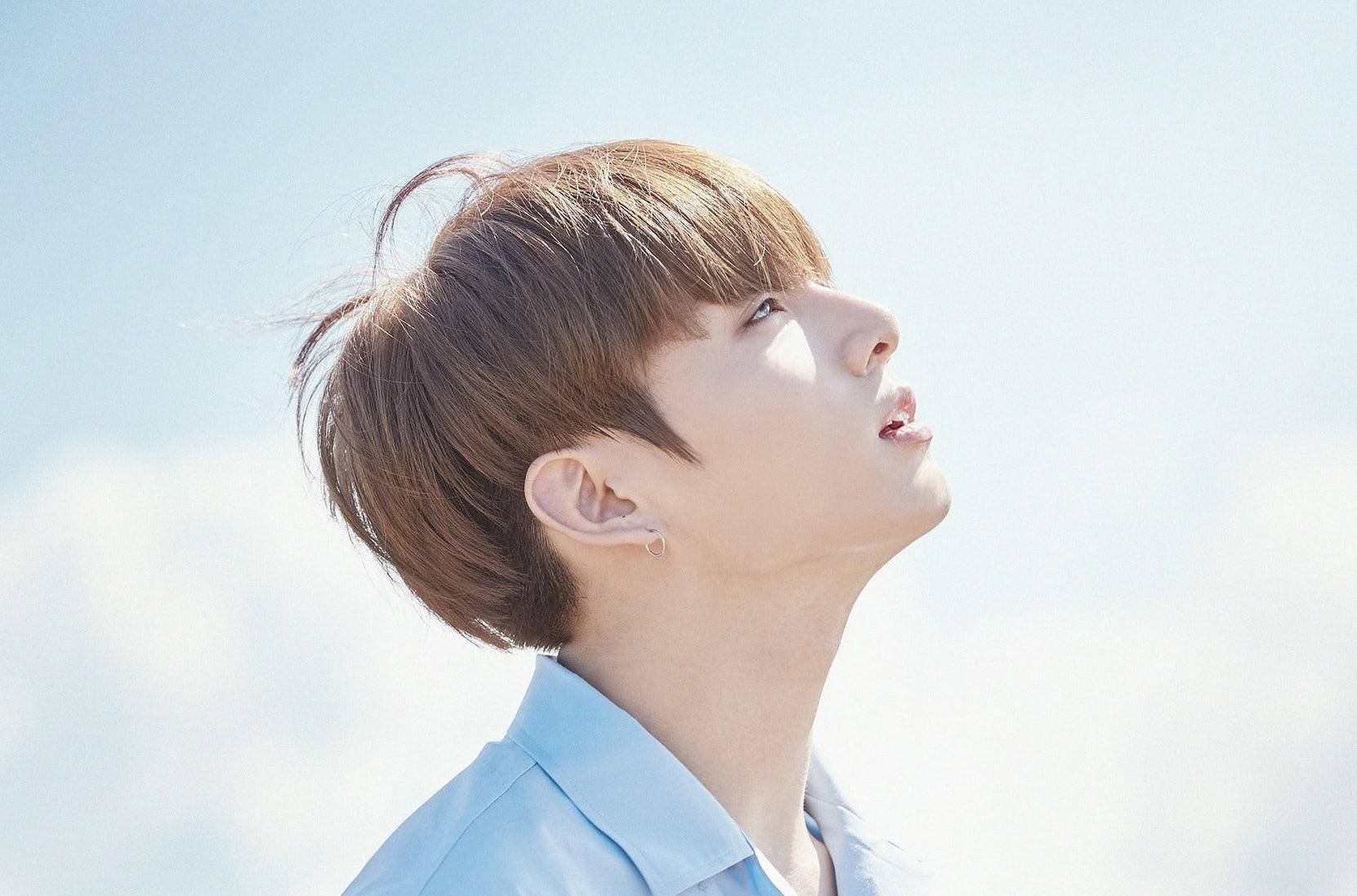 Sevimli BTS Jungkook Yan Profil Duvar Kağıdı