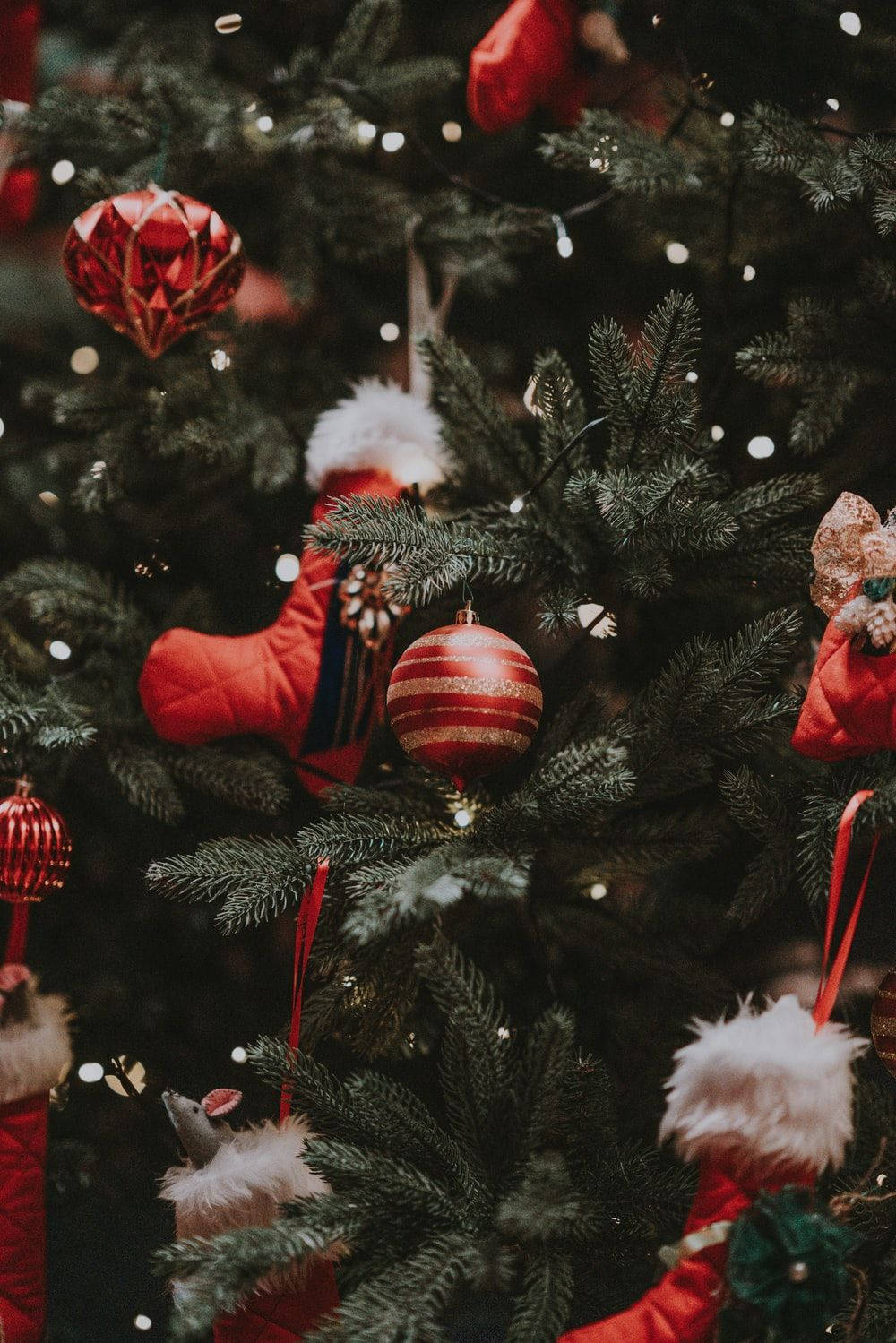 Sevimli Estetik Kırmızı Temalı Noel Ağacı Duvar Kağıdı