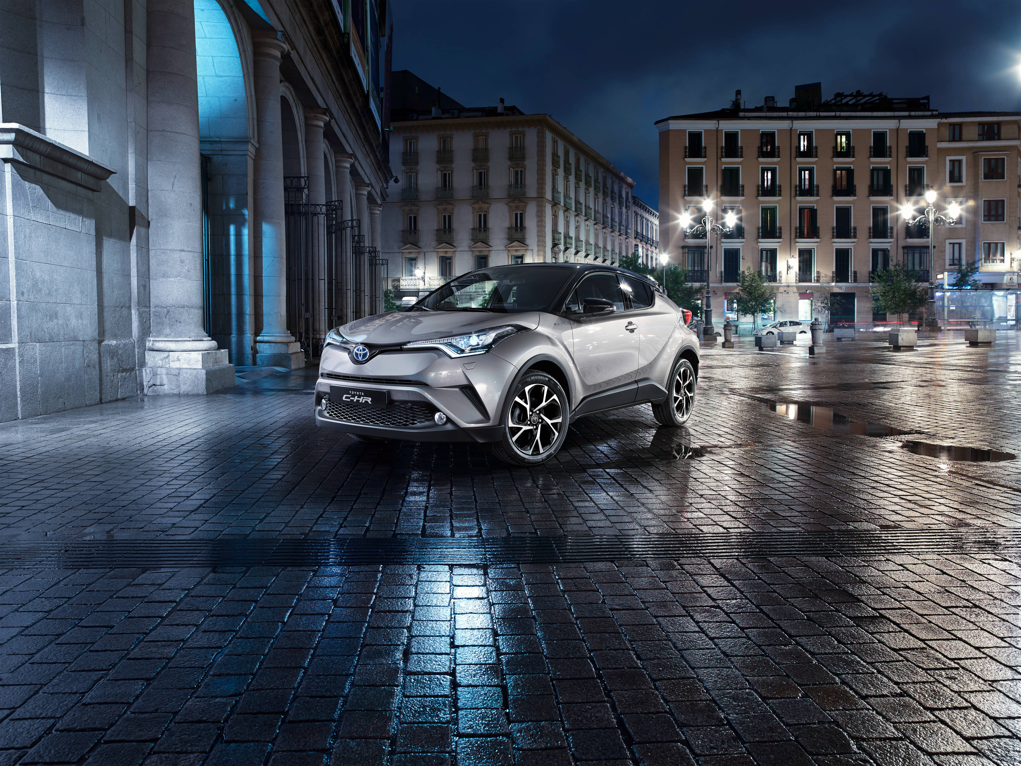 Şık Gri Toyota CH-R Modeli 4K Duvar Kağıdı