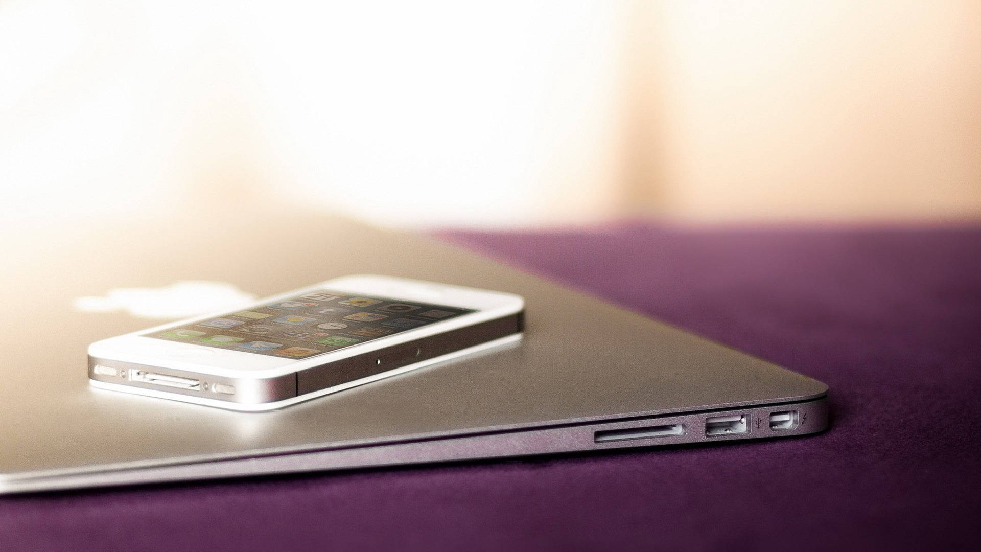 Şık ve Modern iPhone Ekranı