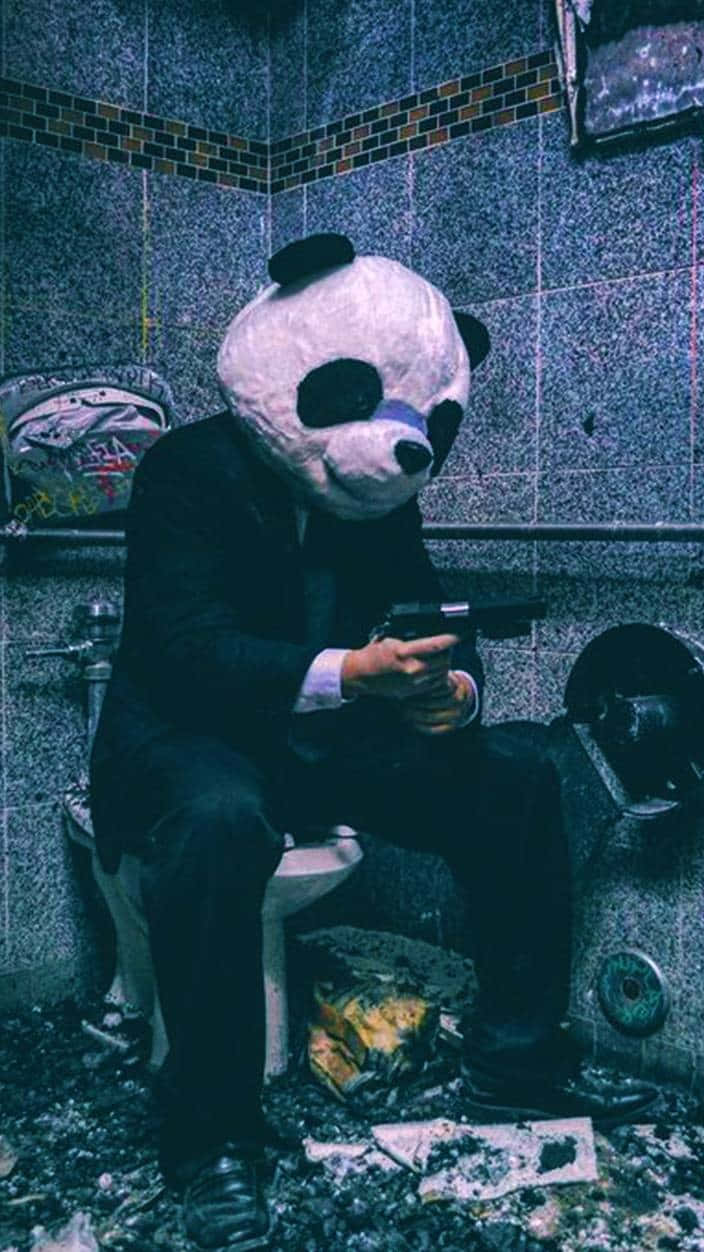 Silahlı Gangsterler Panda Kostümüyle Duvar Kağıdı