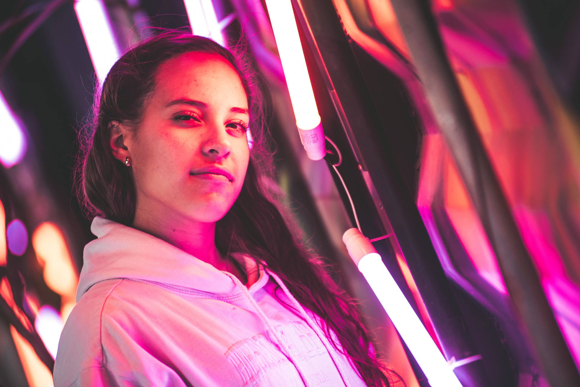 Sinsi Neon Gülümseme Duvar Kağıdı