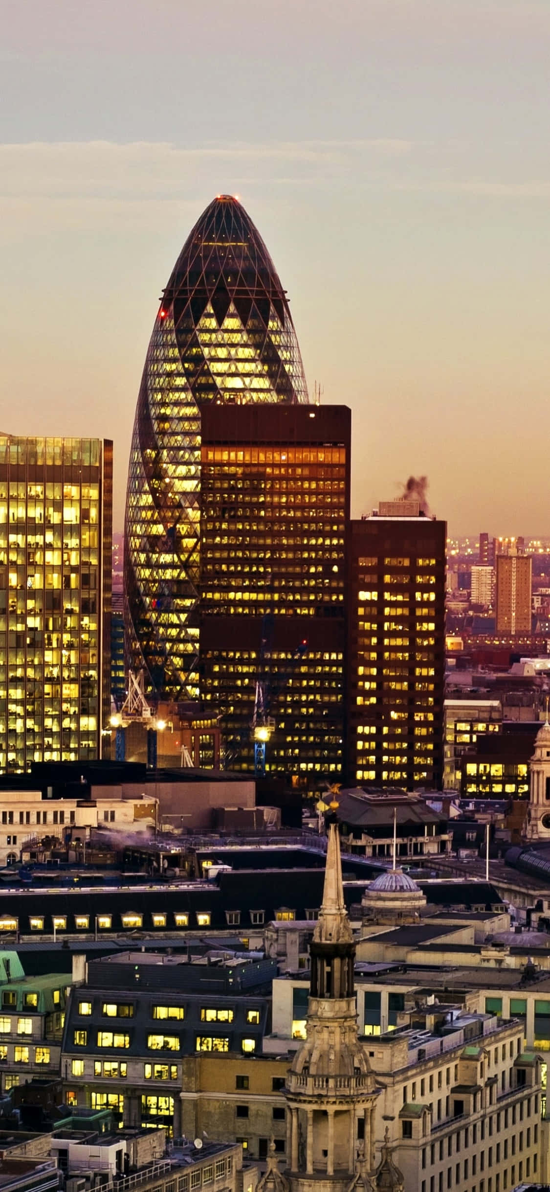 Sis İçinde Gherkin ve Diğer Gökdelenler Duvar Kağıdı