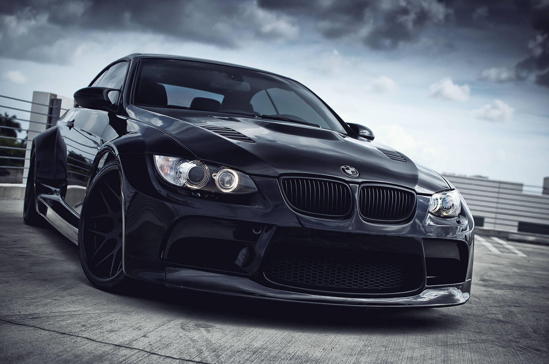 Siyah BMW 4K Dizüstü Araba Görseli