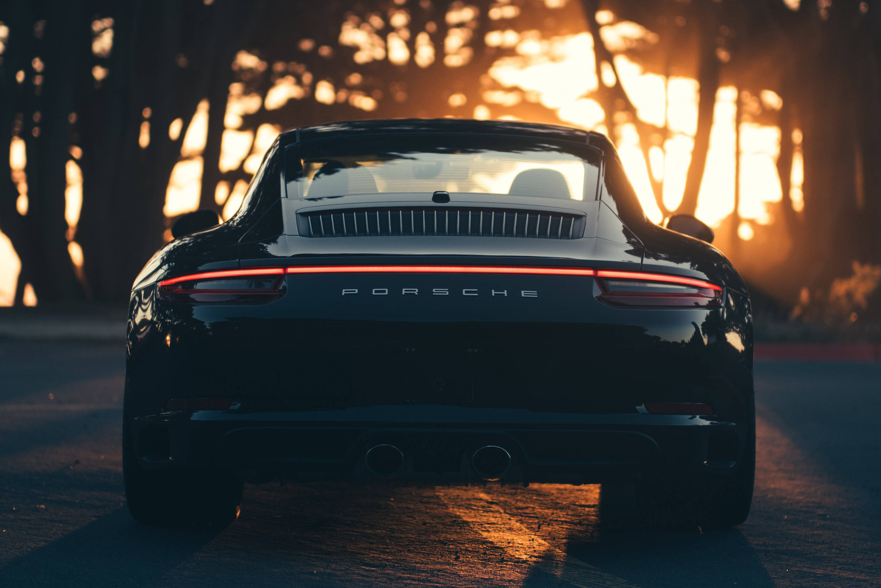 Siyah Porsche 911 Gün Batımını İzliyor Duvar Kağıdı