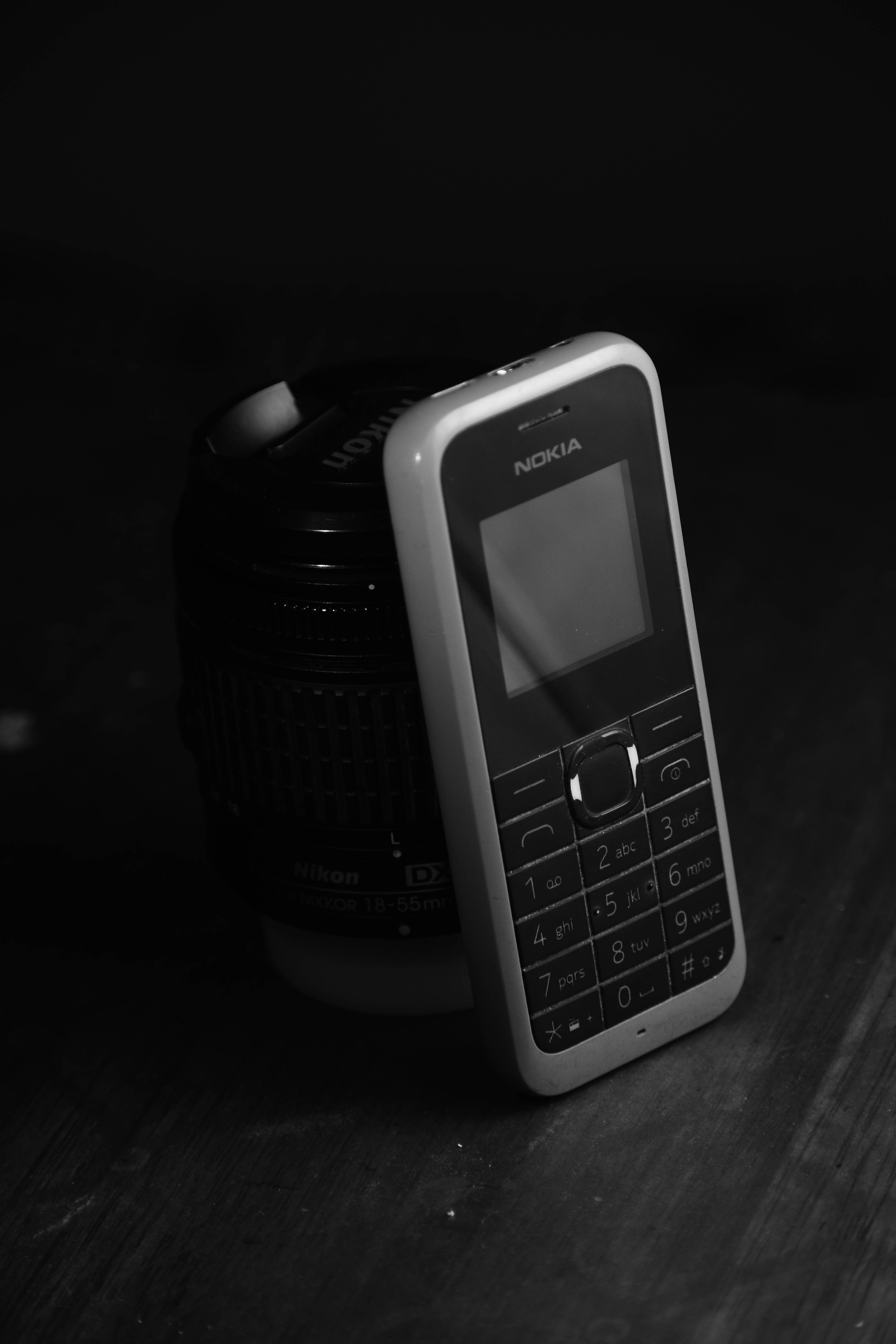 Siyah ve Gri Nokia 105 Duvar Kağıdı
