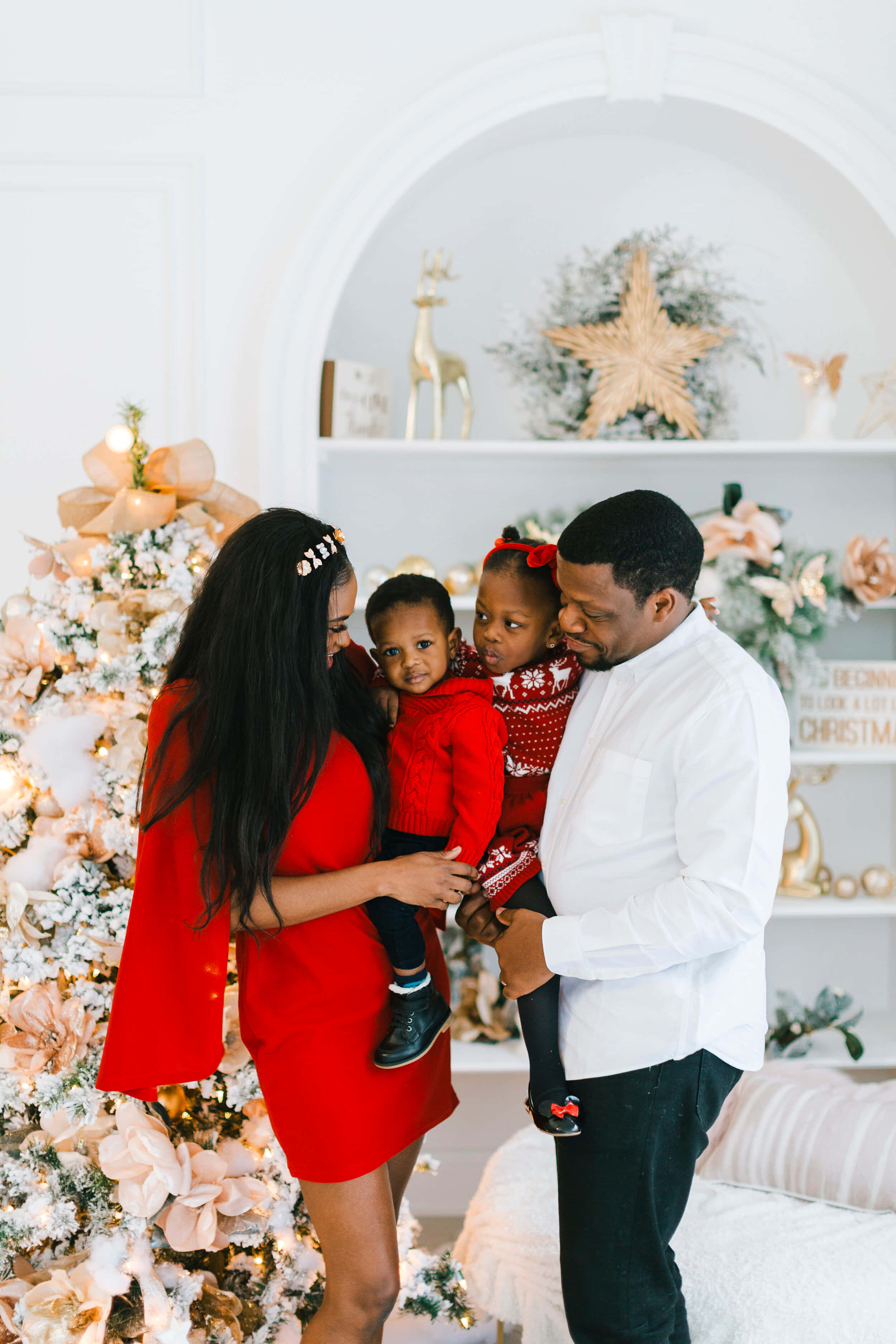 Siyahi Aile Noel Sevimli Resmi Duvar Kağıdı