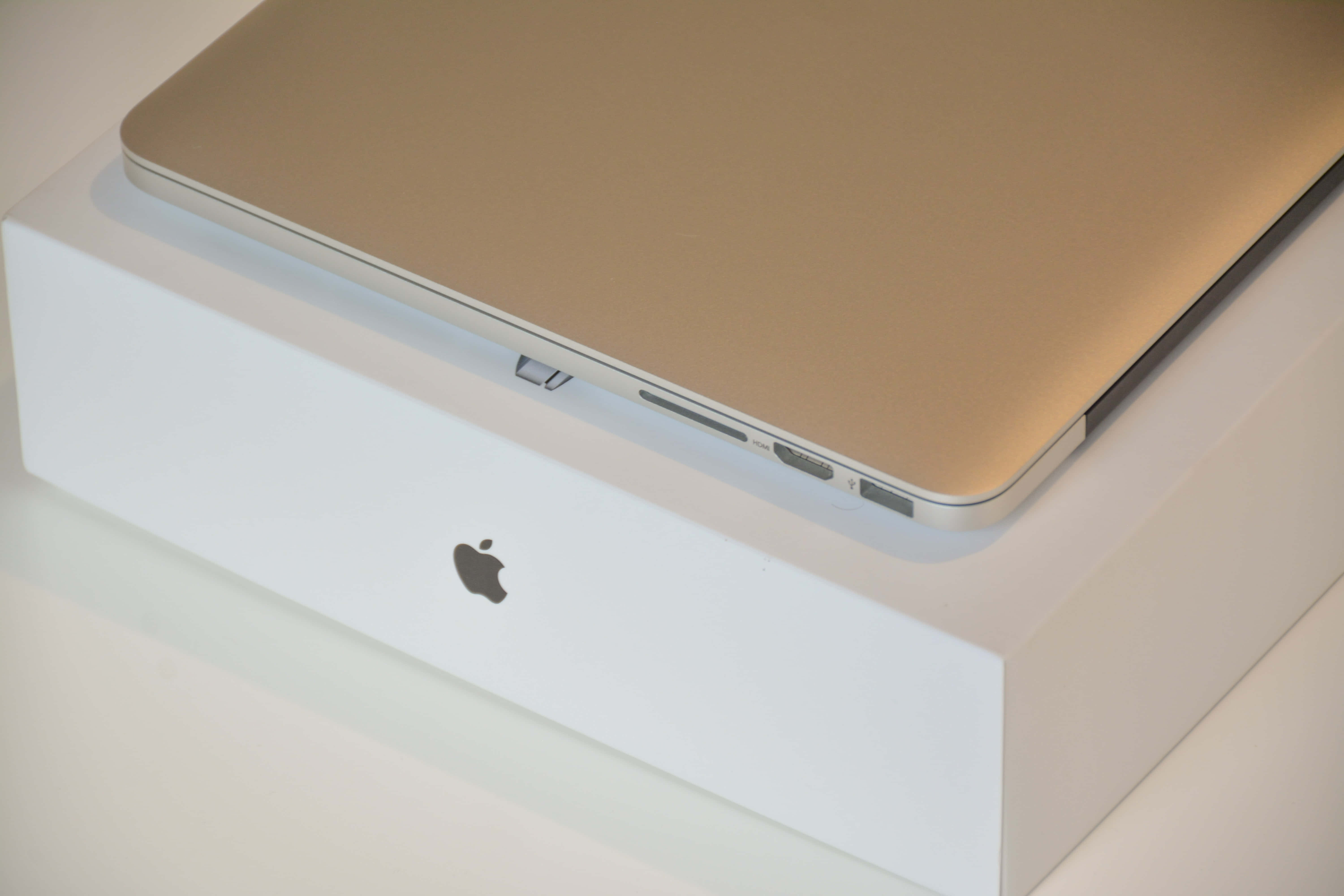 Şık Estetik Macbook Duvar Kağıdı