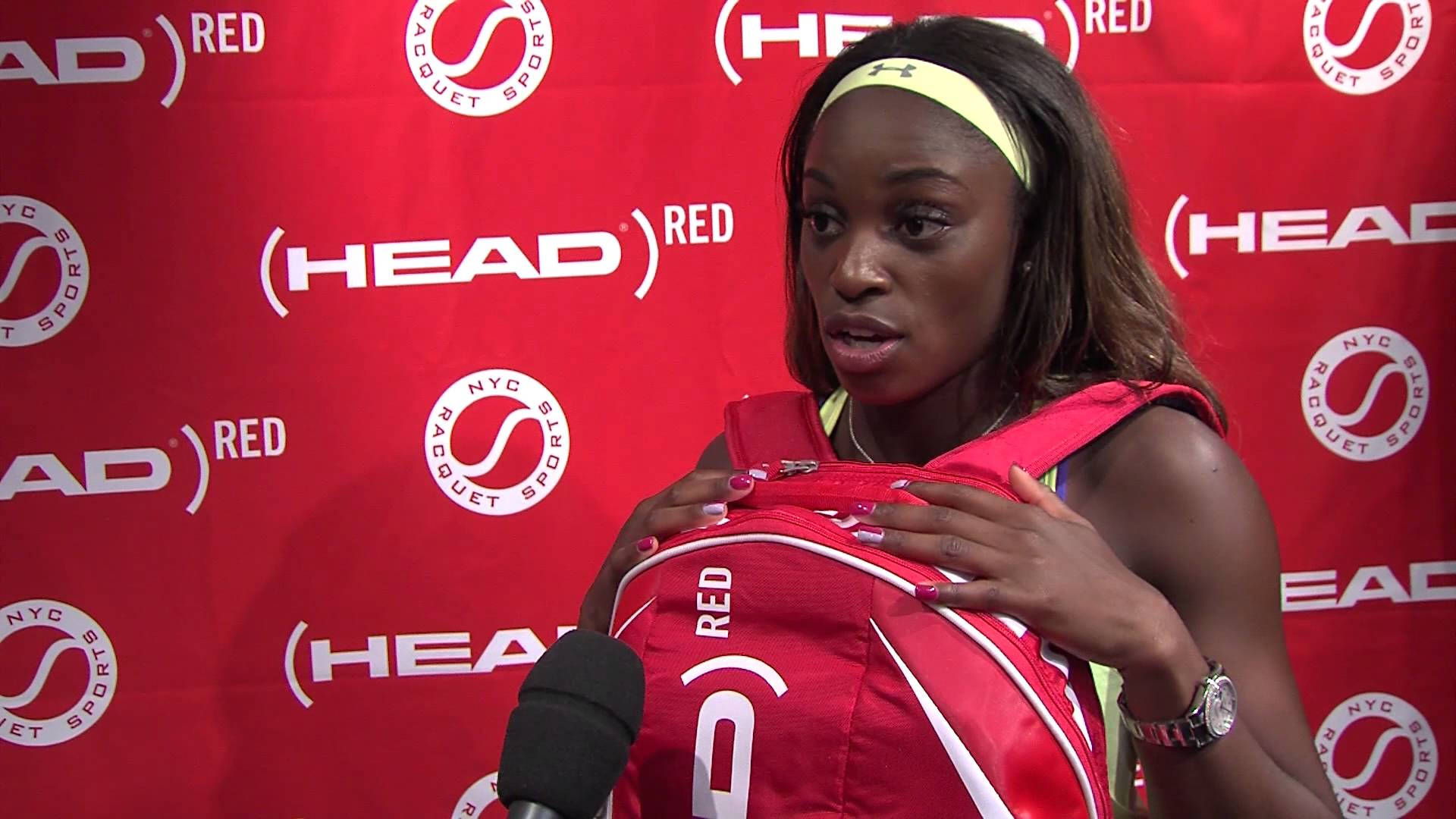 Sloane Stephens Head Çantası Tutarken Duvar Kağıdı