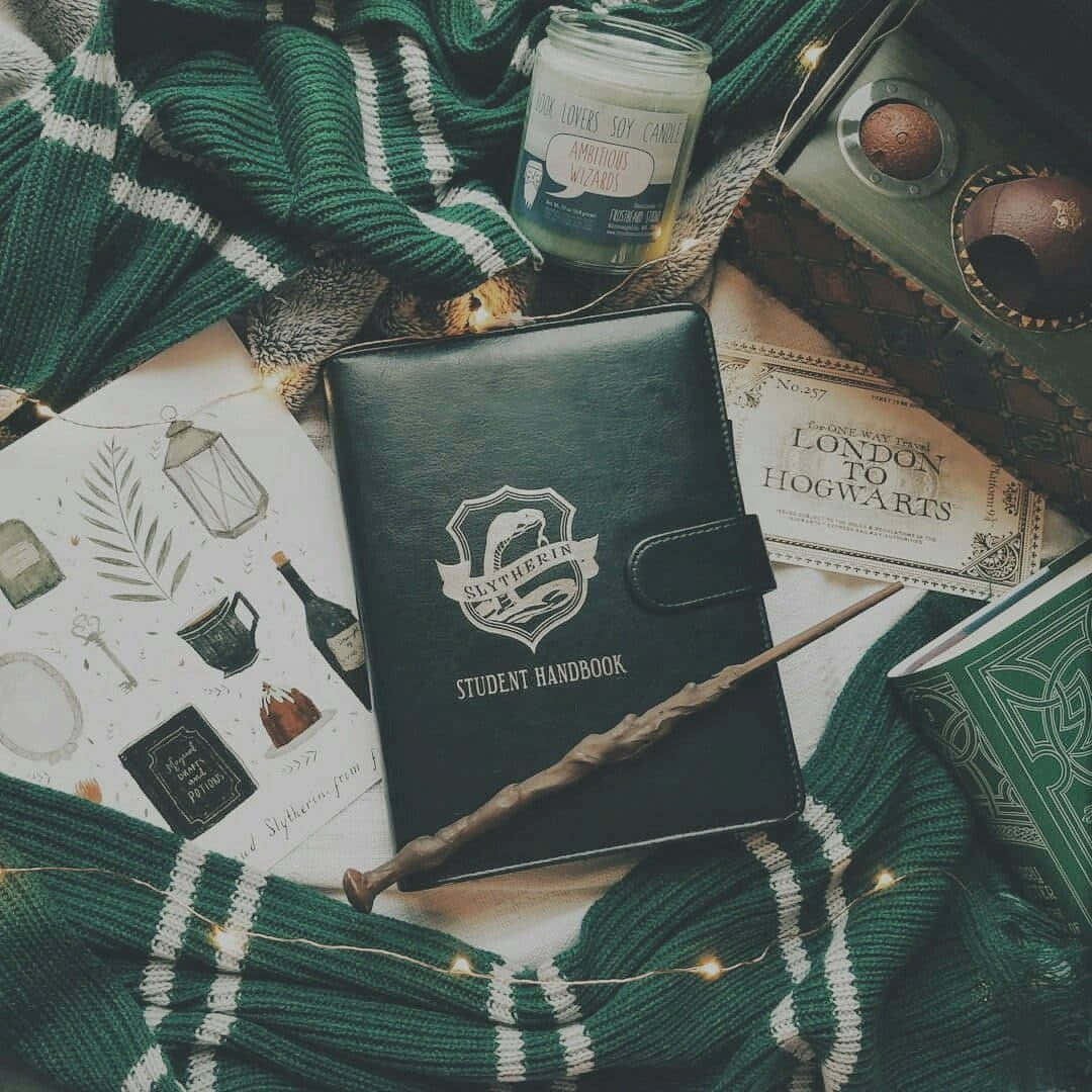 Slytherin Estetiğiyle Yolunu Bul Duvar Kağıdı