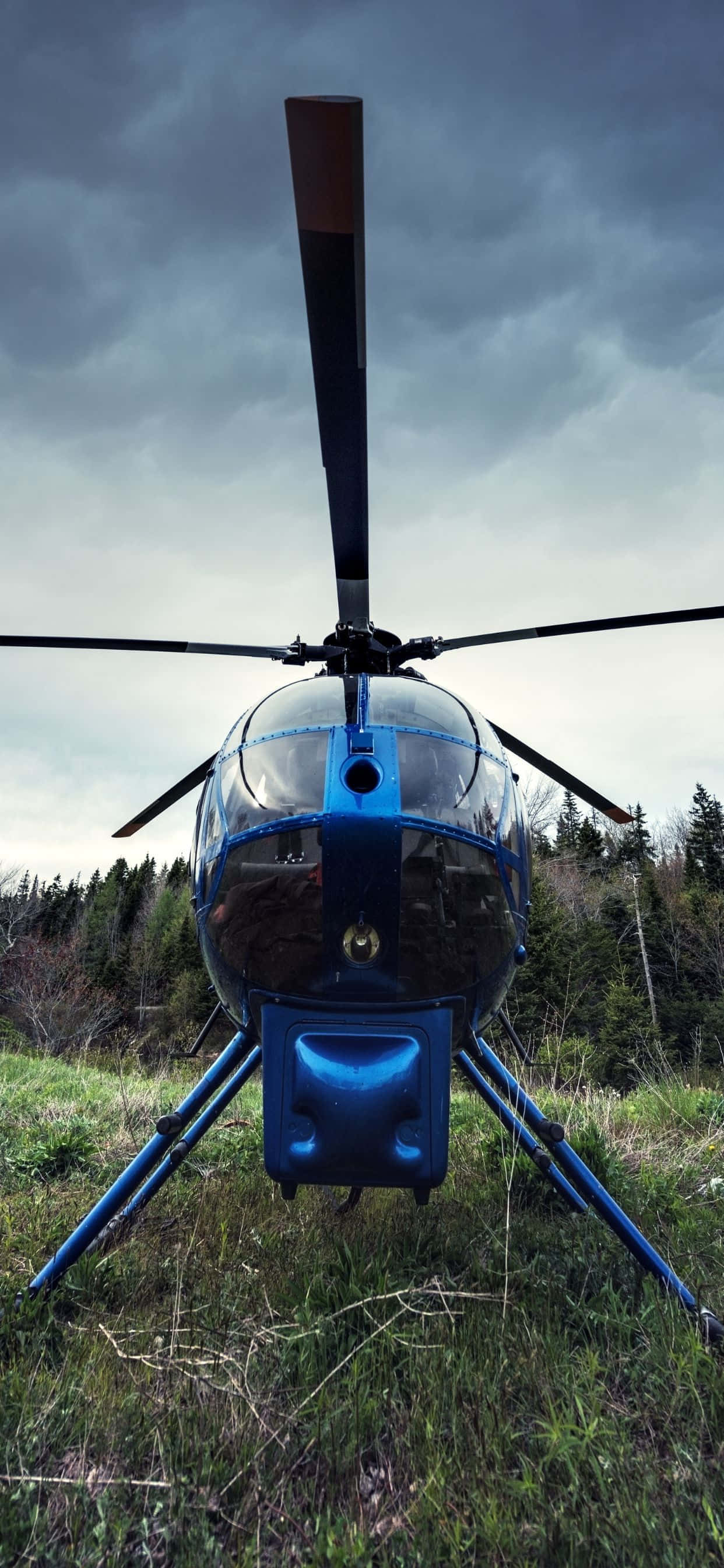 Son Teknoloji Bir Helikopterle Gökyüzünü Keşfedin Duvar Kağıdı