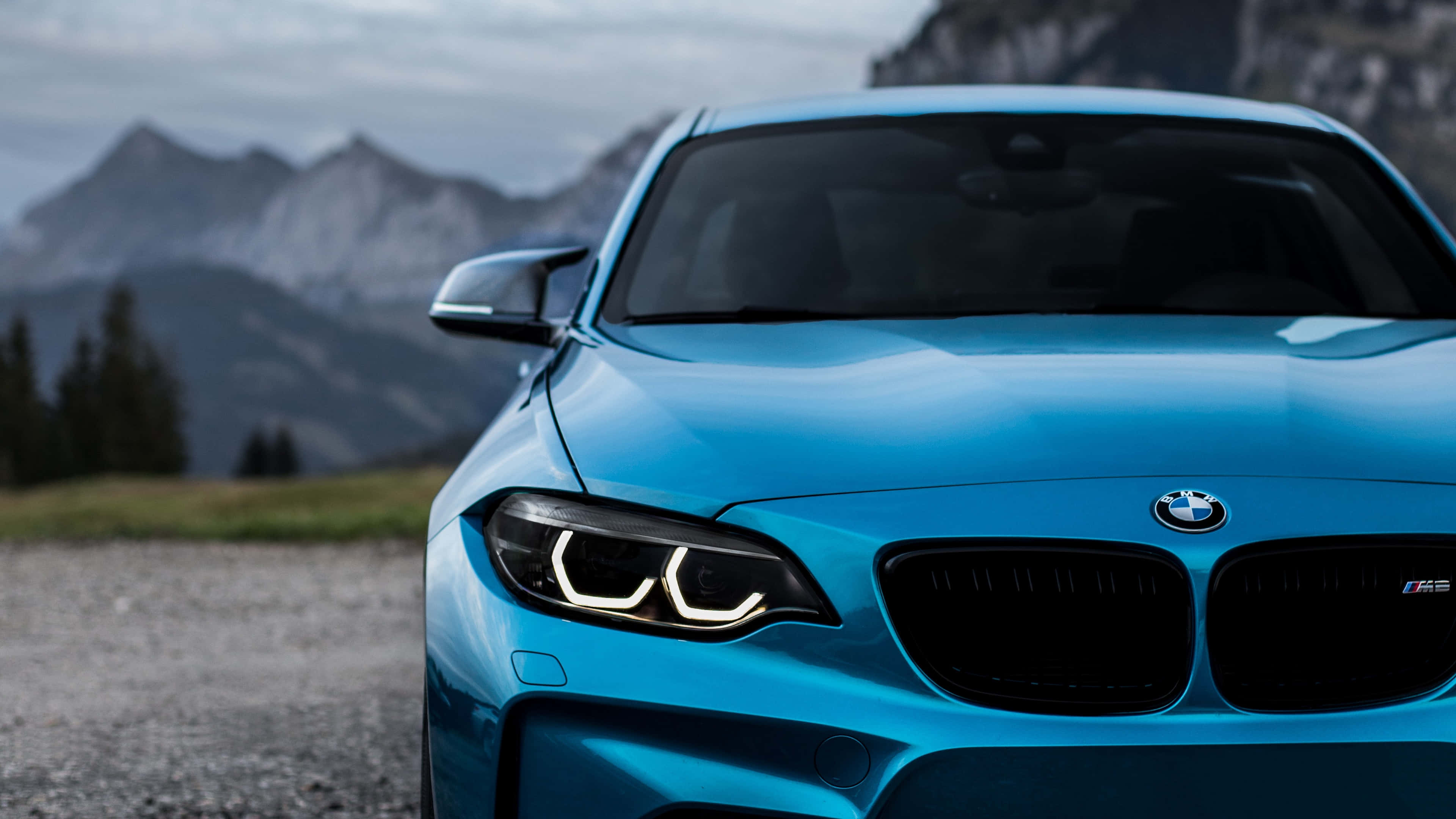 Sportif ve Zarif BMW Duvar Kağıdı