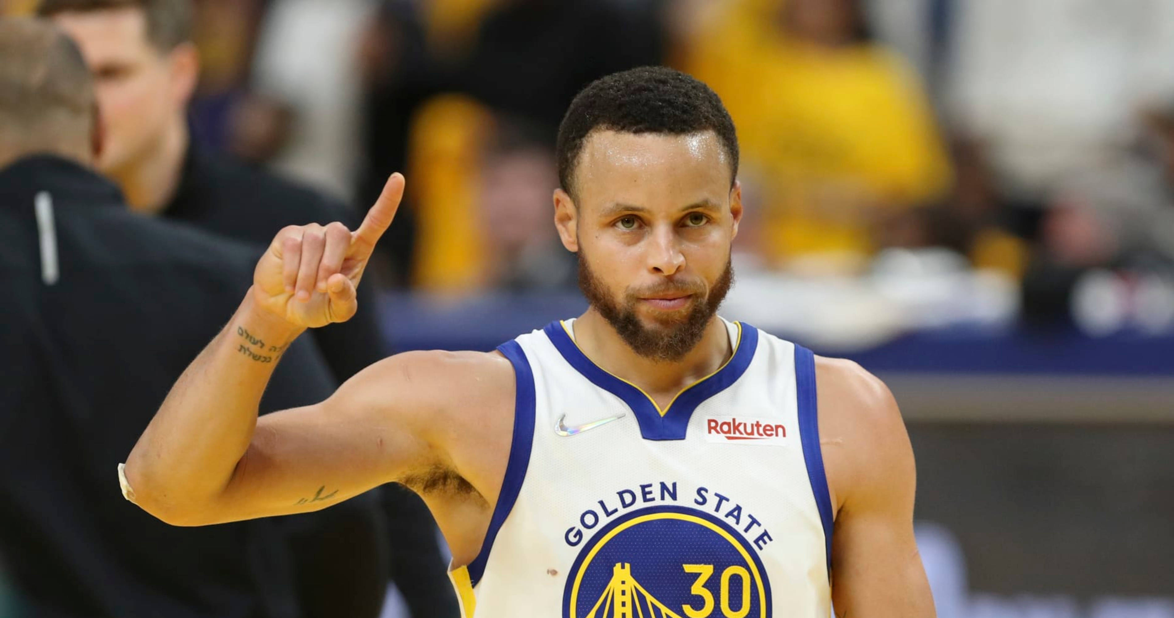 Steph Curry Sağ Eli Yukarıyı Gösteriyor Duvar Kağıdı