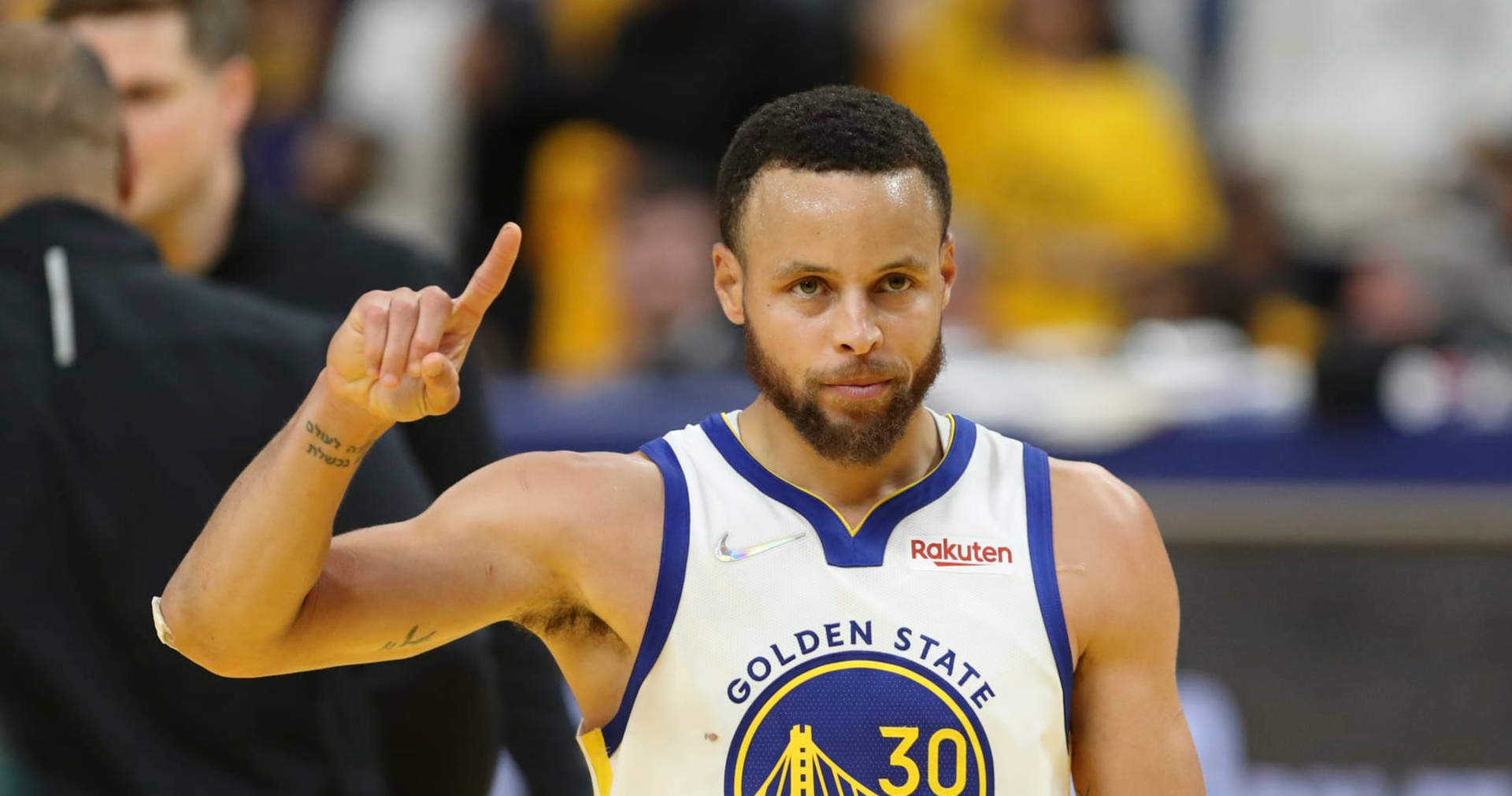 Steph Curry Sağ Eli Yukarıyı Gösteriyor Duvar Kağıdı