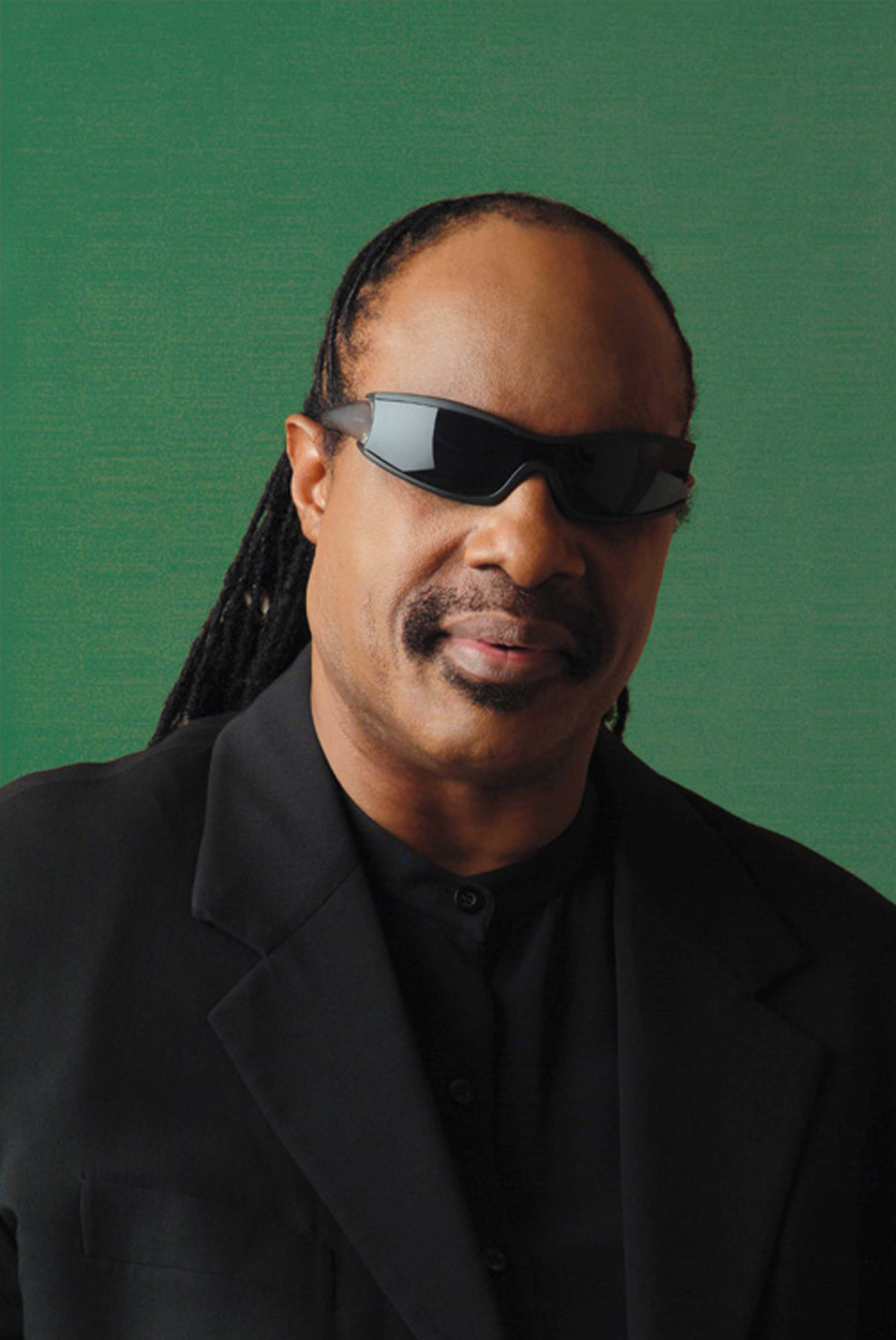 Stevie Wonder Yeşil Arka Plan Duvar Kağıdı