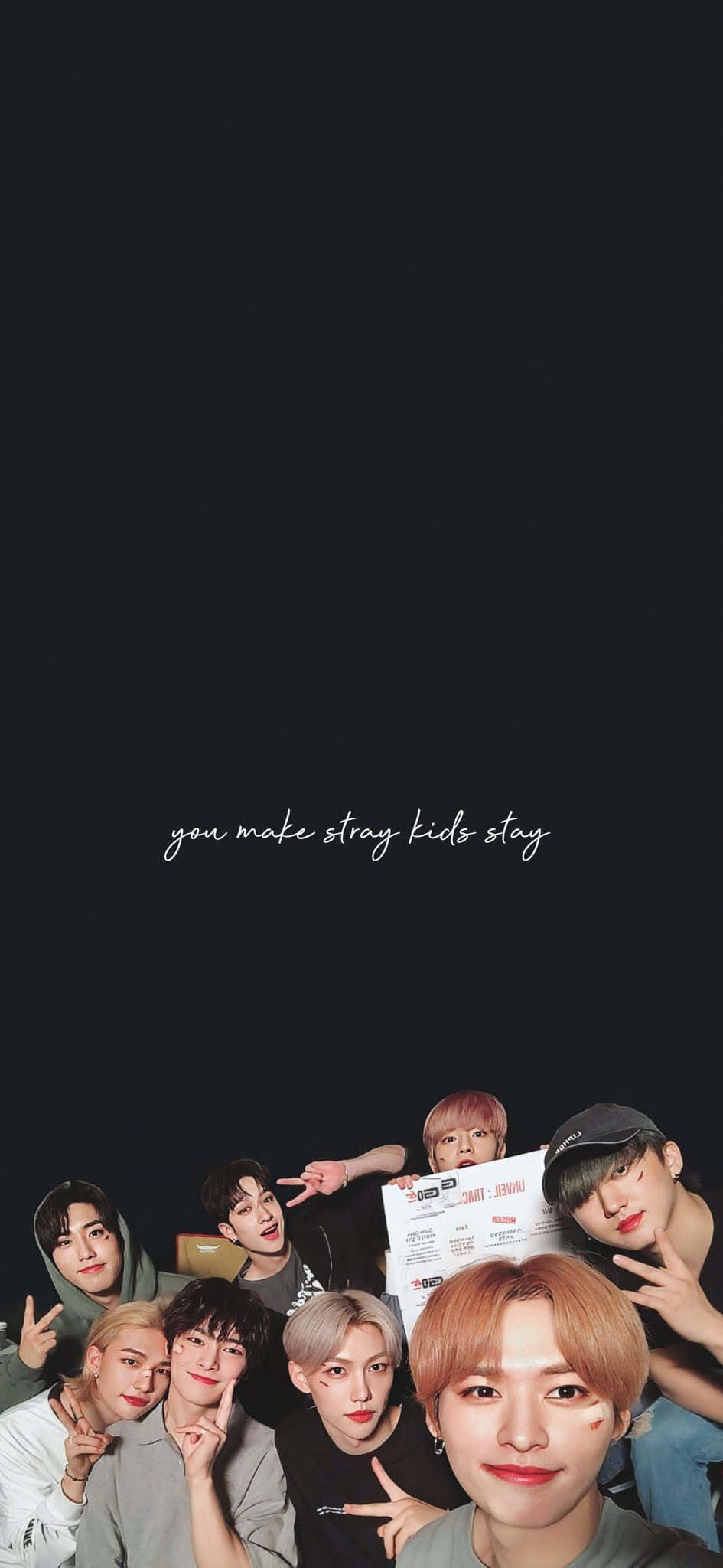 Stray Kids'ten Felix imza sarı saçlarıyla gururla poz veriyor! Duvar Kağıdı