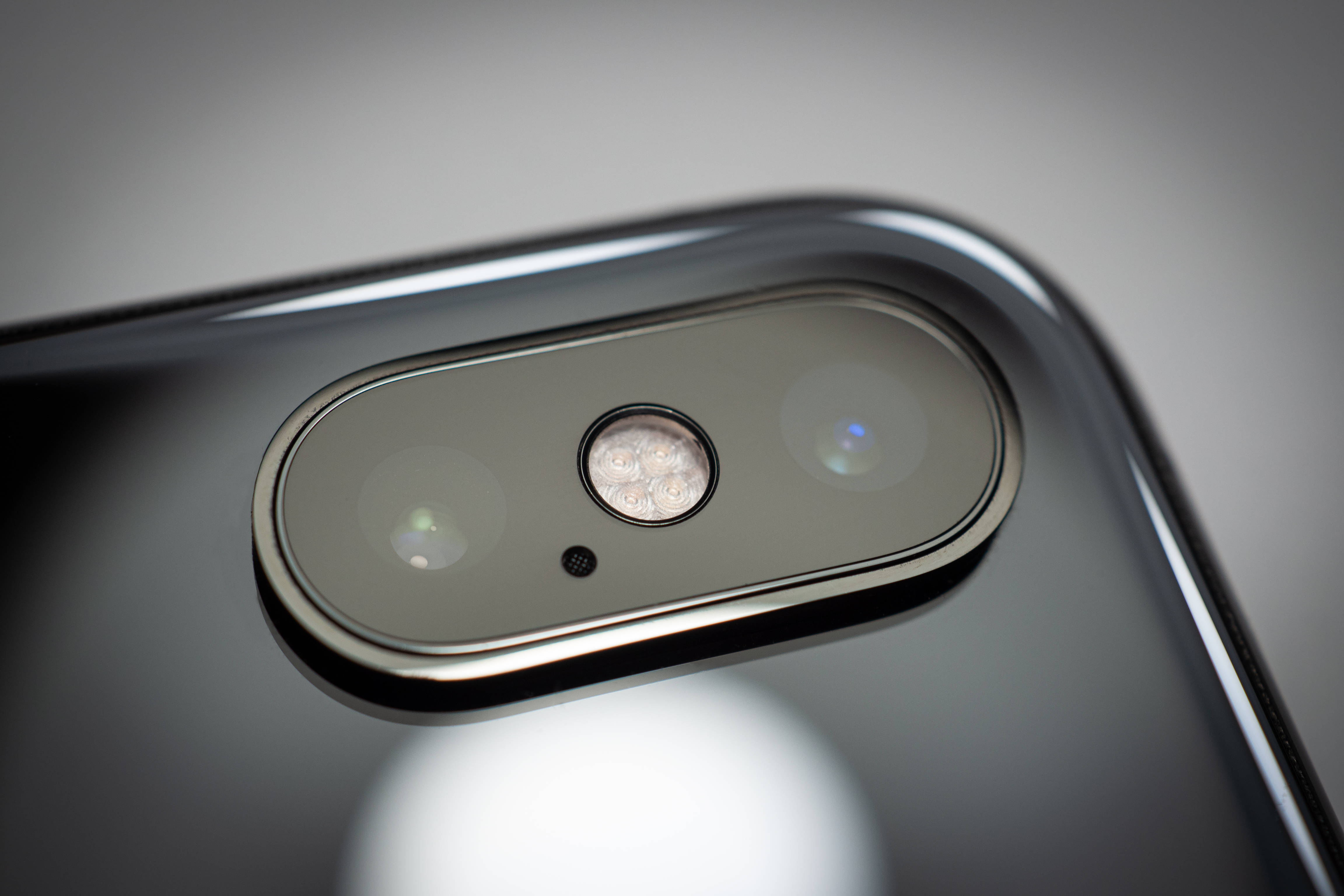 Suda iPhone Xs'in Zarif Görünümü Duvar Kağıdı