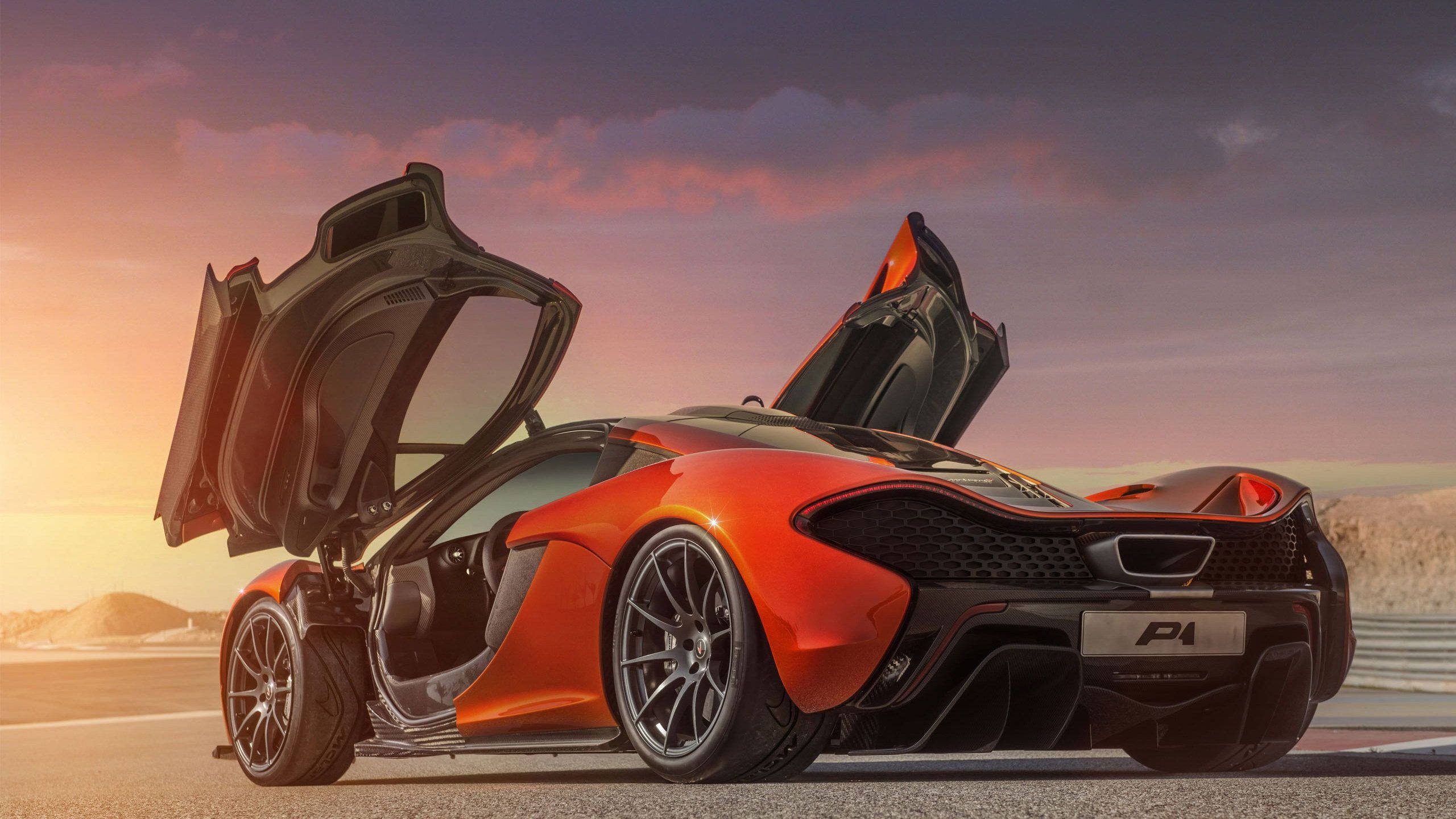 Süper Havalı Arabalar McLaren Yanardağı Duvar Kağıdı
