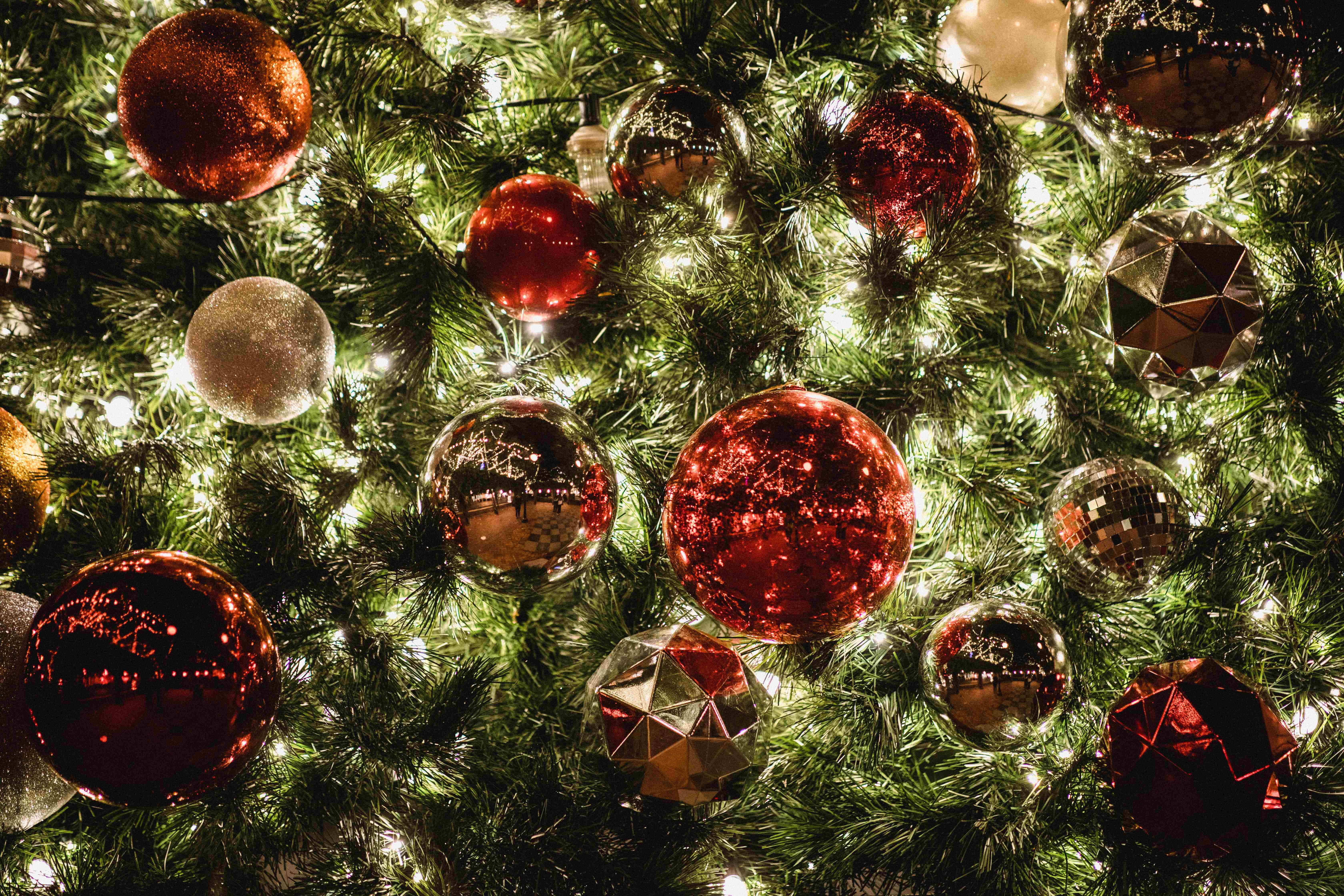 Süslü Ağacın Yakın Çekim Noel Sahnesi Arka Planı Duvar Kağıdı