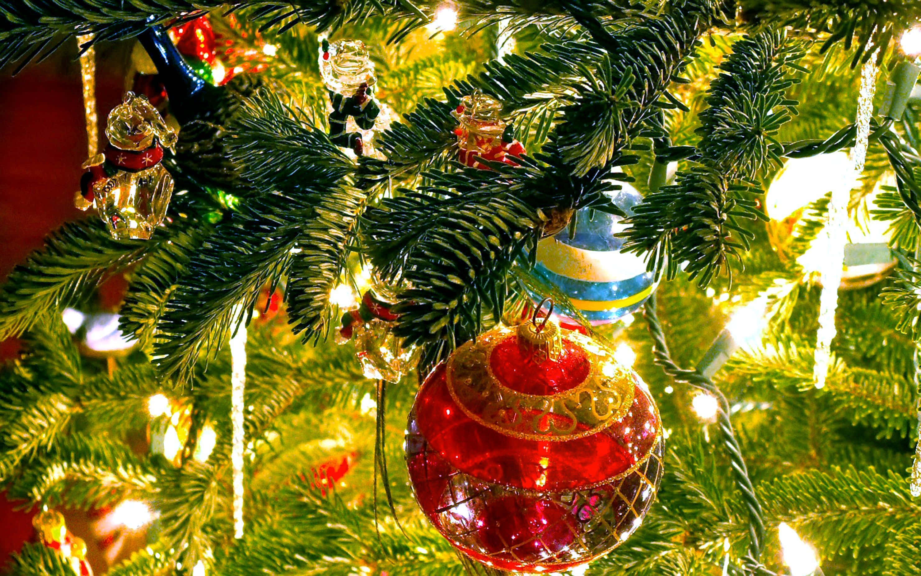 Süslü Noel Süsleri Resmi Duvar Kağıdı