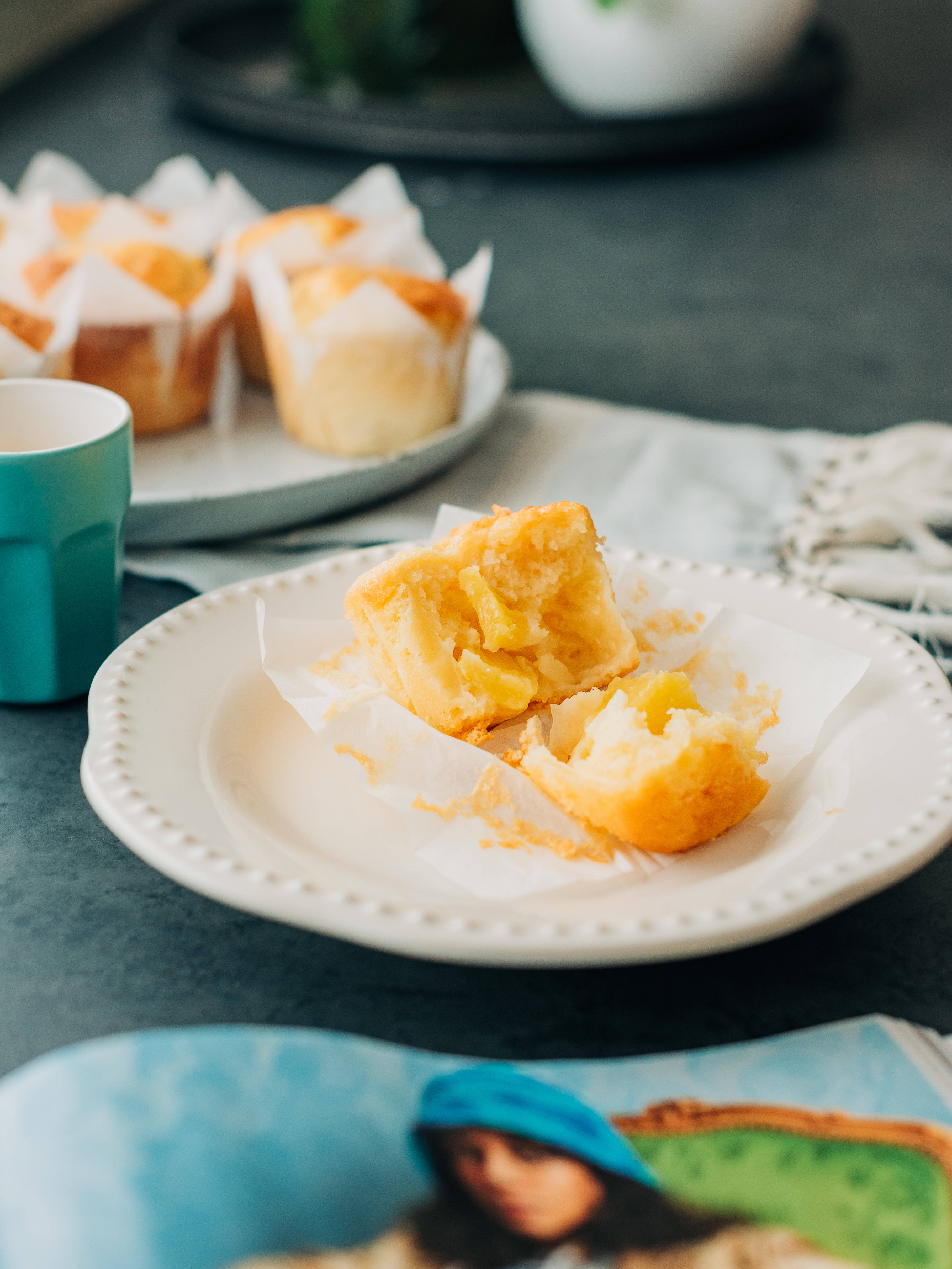 Tabakta Isırılmış Muffin Duvar Kağıdı