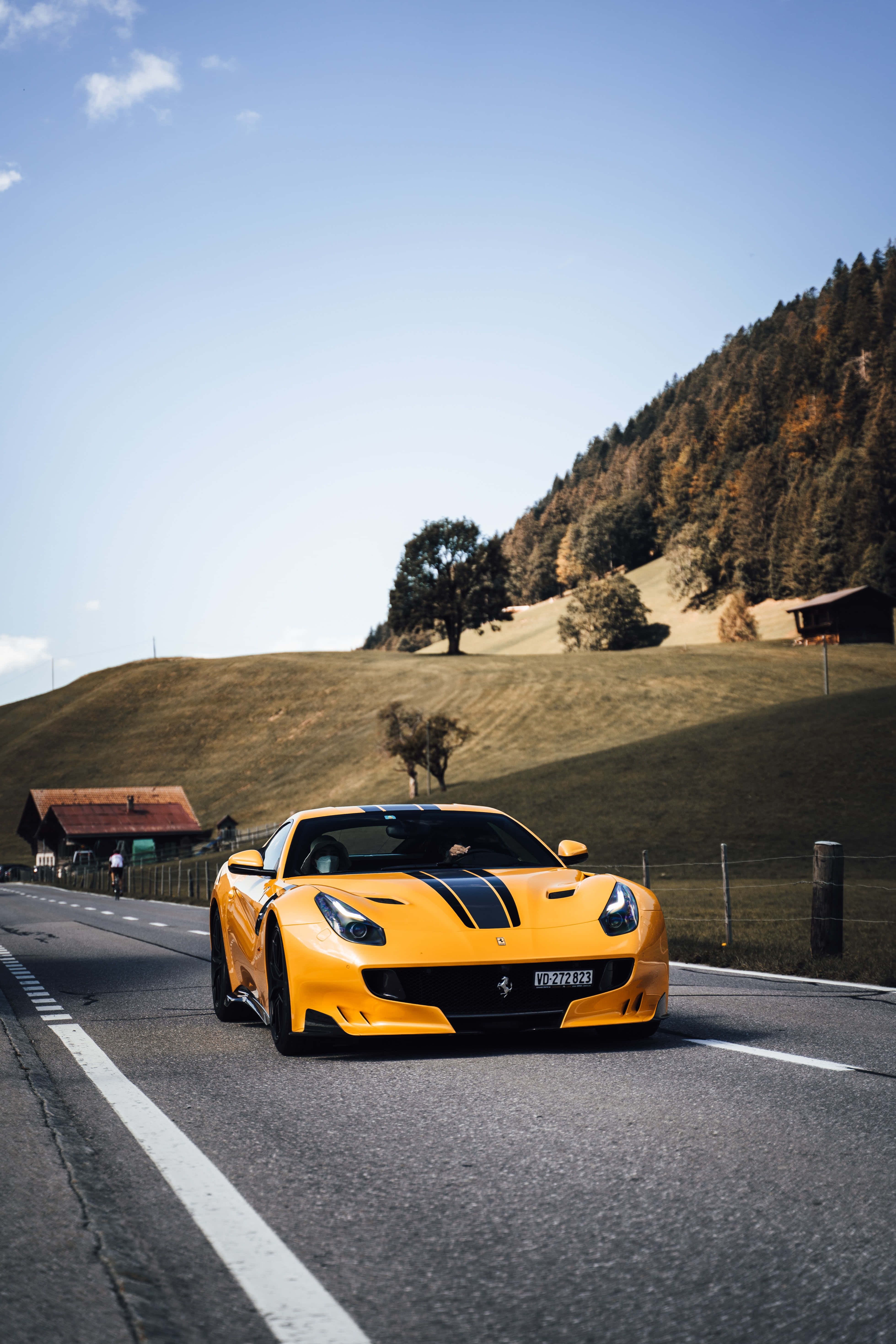 Tam Hızda Lüks Kırmızı Ferrari Duvar Kağıdı
