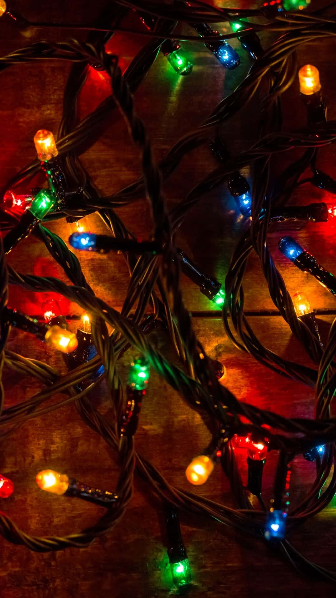 Tatil sezonuna hazırlanın ve telefonunuzu şenlikli bir Noel arka planıyla kişiselleştirin. Duvar Kağıdı