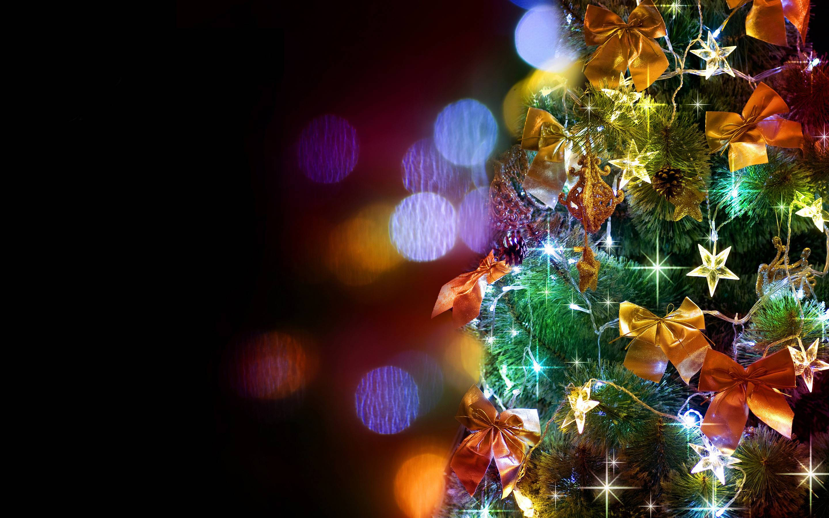 Tatil Sezonunu Bu Şenlikli Noel Ağacı Gösterisiyle Kutlayın Duvar Kağıdı