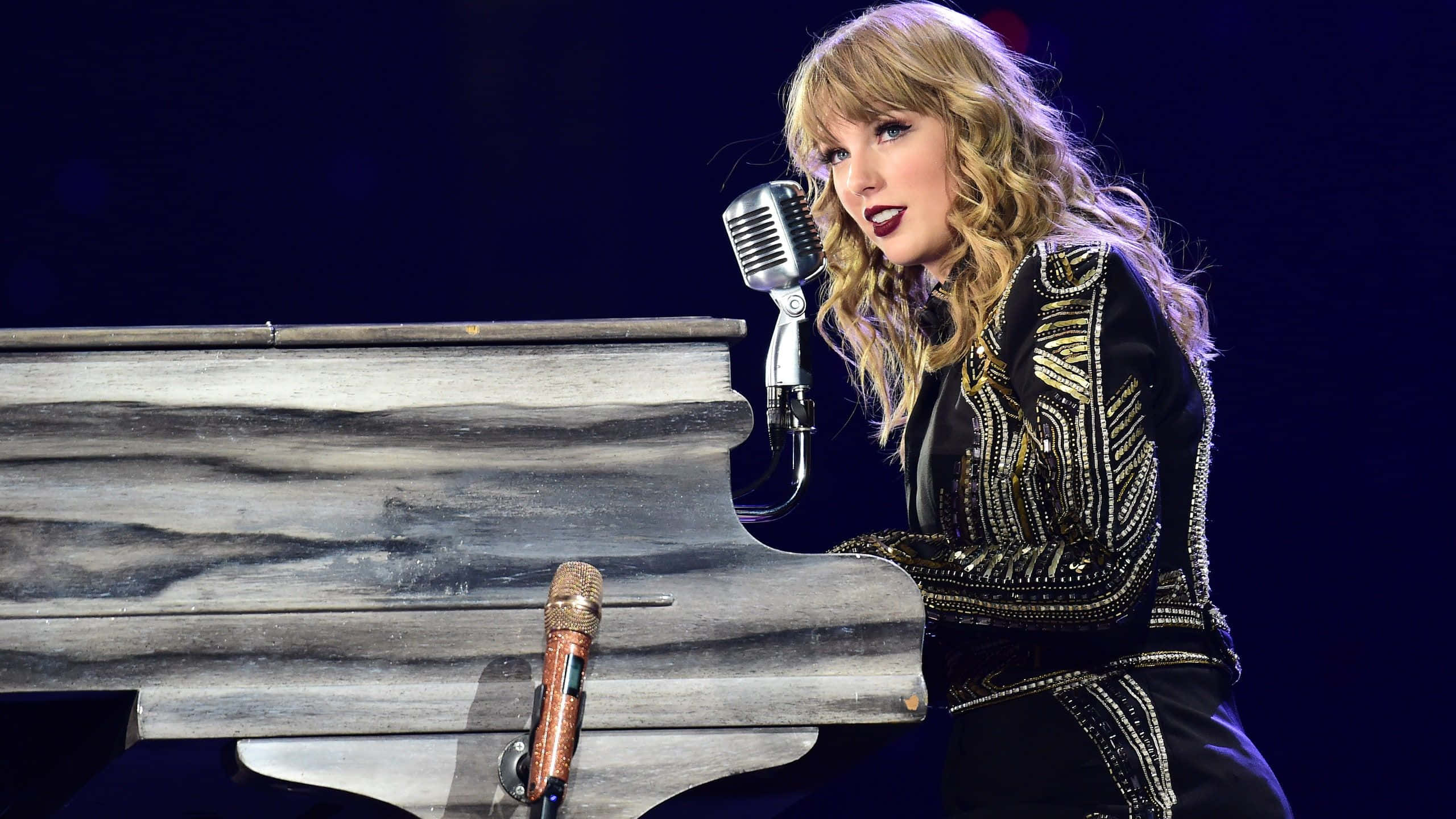 Taylor Swift Folklore Dünya Turu Konseri Duvar Kağıdı